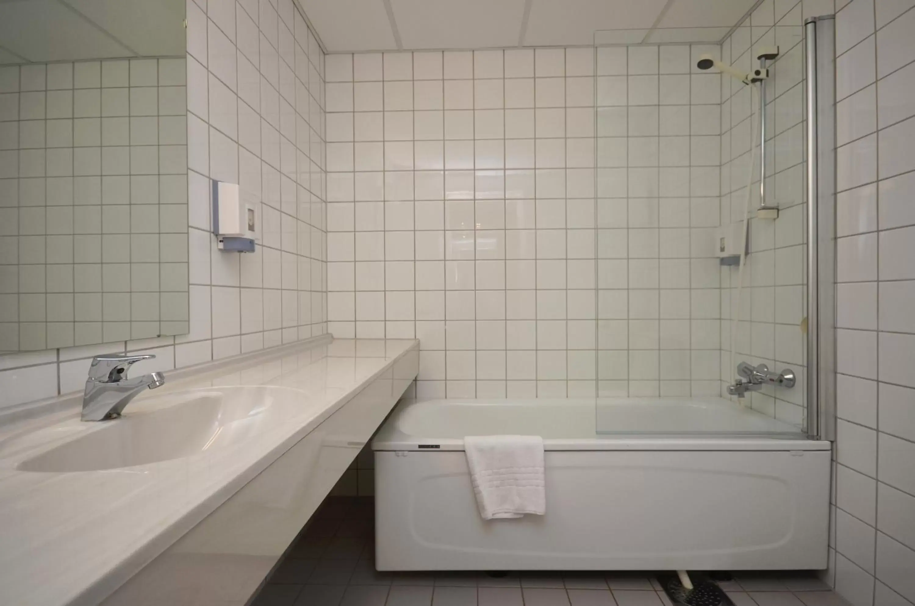 Bathroom in Grand Hotel – by Classic Norway Hotels