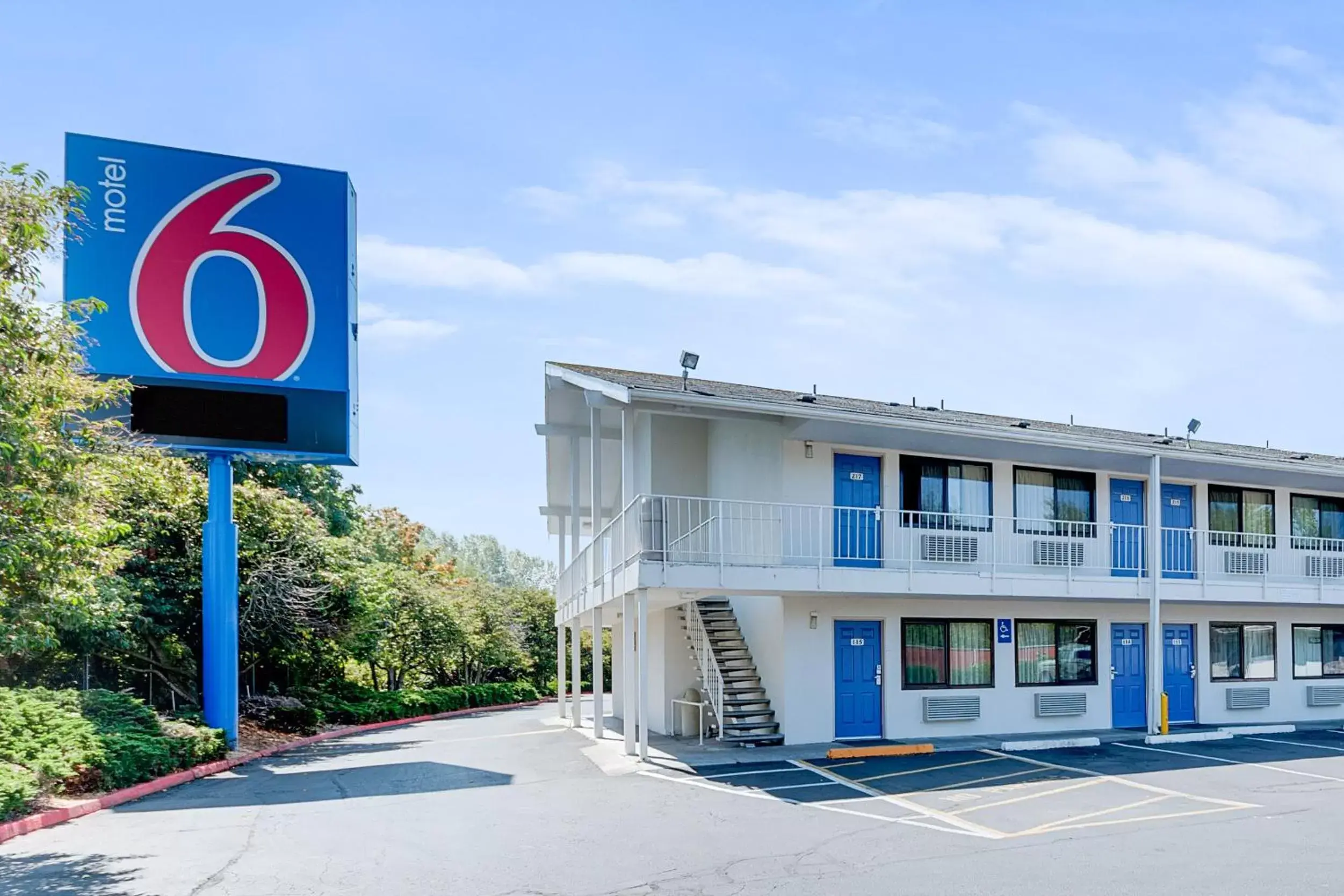 Facade/entrance, Property Building in Motel 6-Bellingham, WA