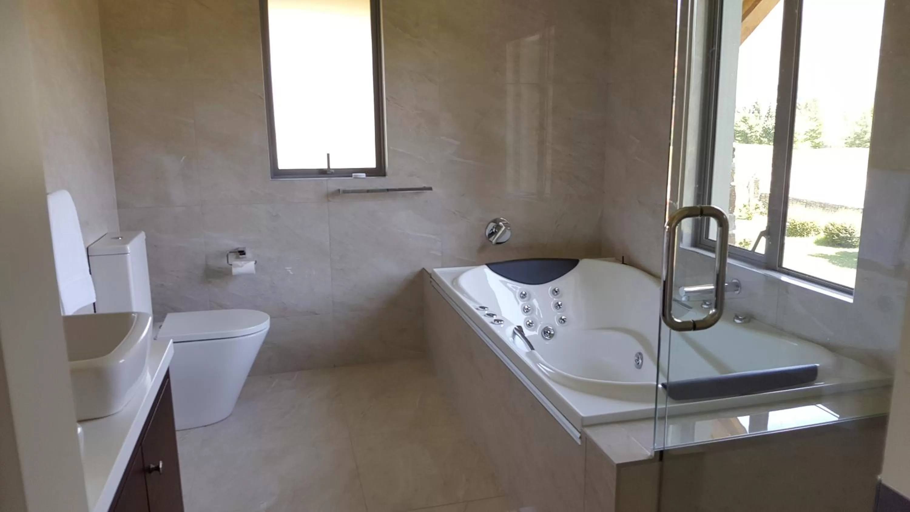 Bathroom in Golfcourse Road Chalets and Lodge