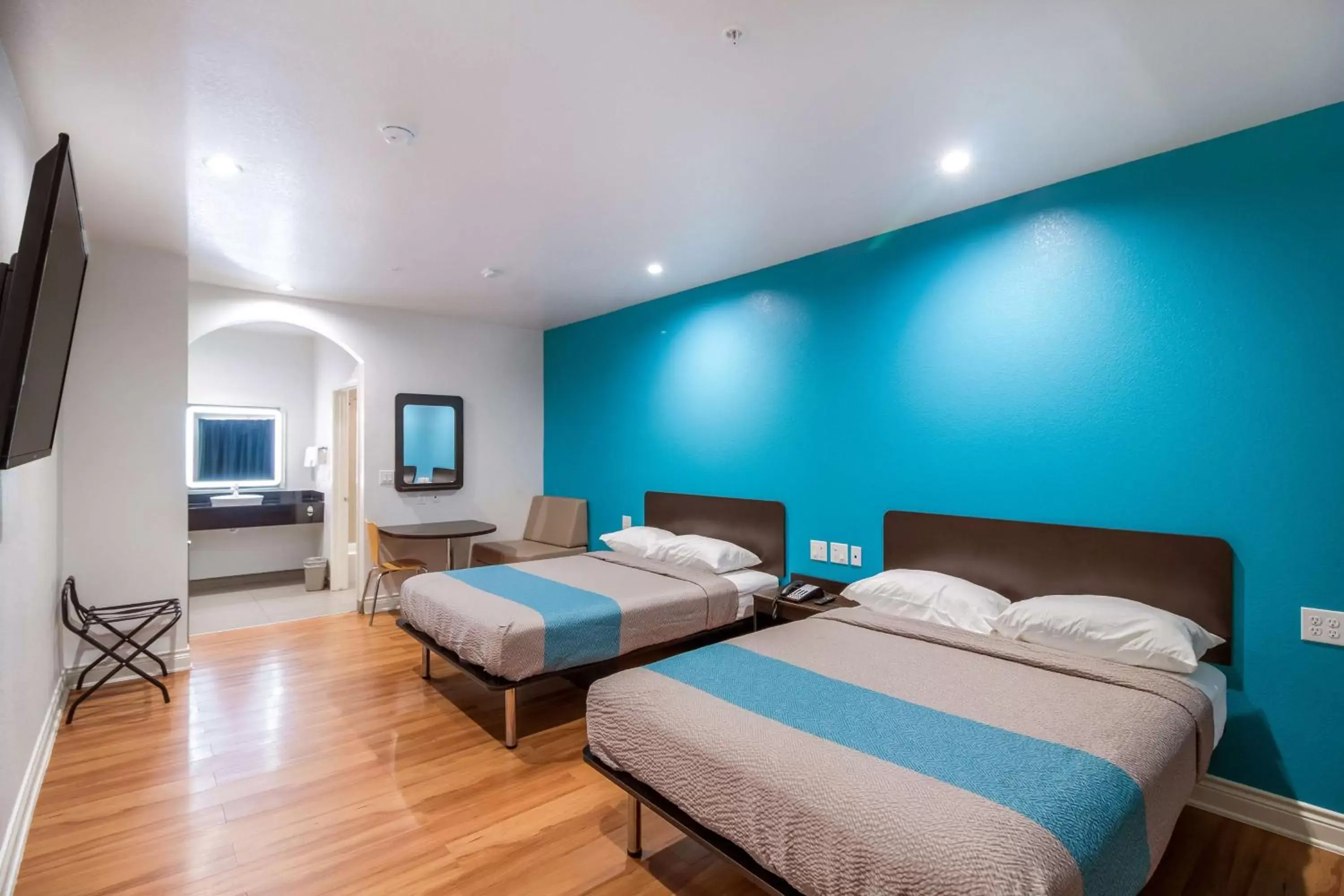 Deluxe Queen Room with Two Queen Beds - Non-Smoking in Motel 6-Houston, TX - North Deluxe Queen Room with Two Queen Beds - Non-Smoking in Motel 6-Houston, TX - North