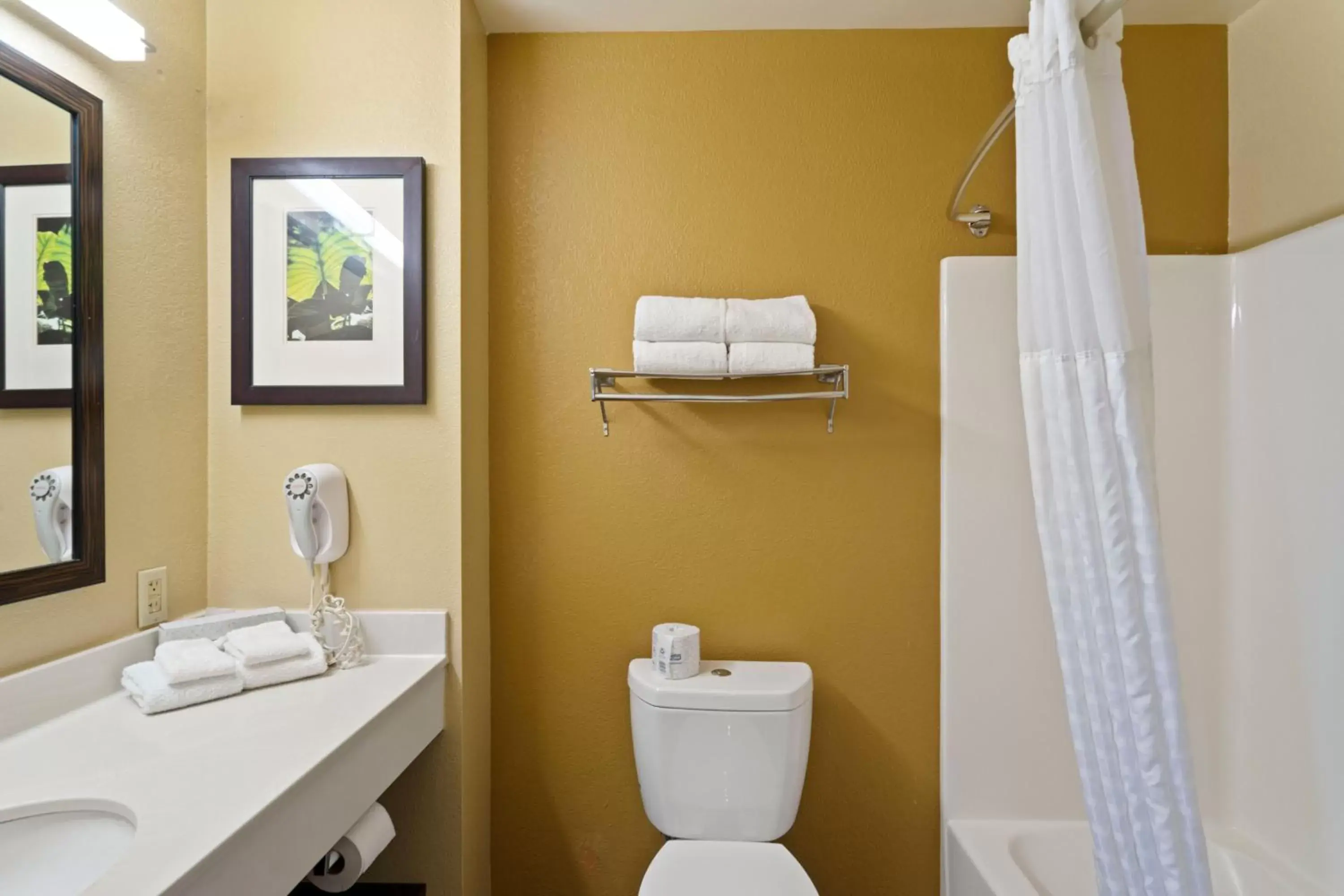 Bathroom in Extended Stay America Suites - Washington, DC - Springfield