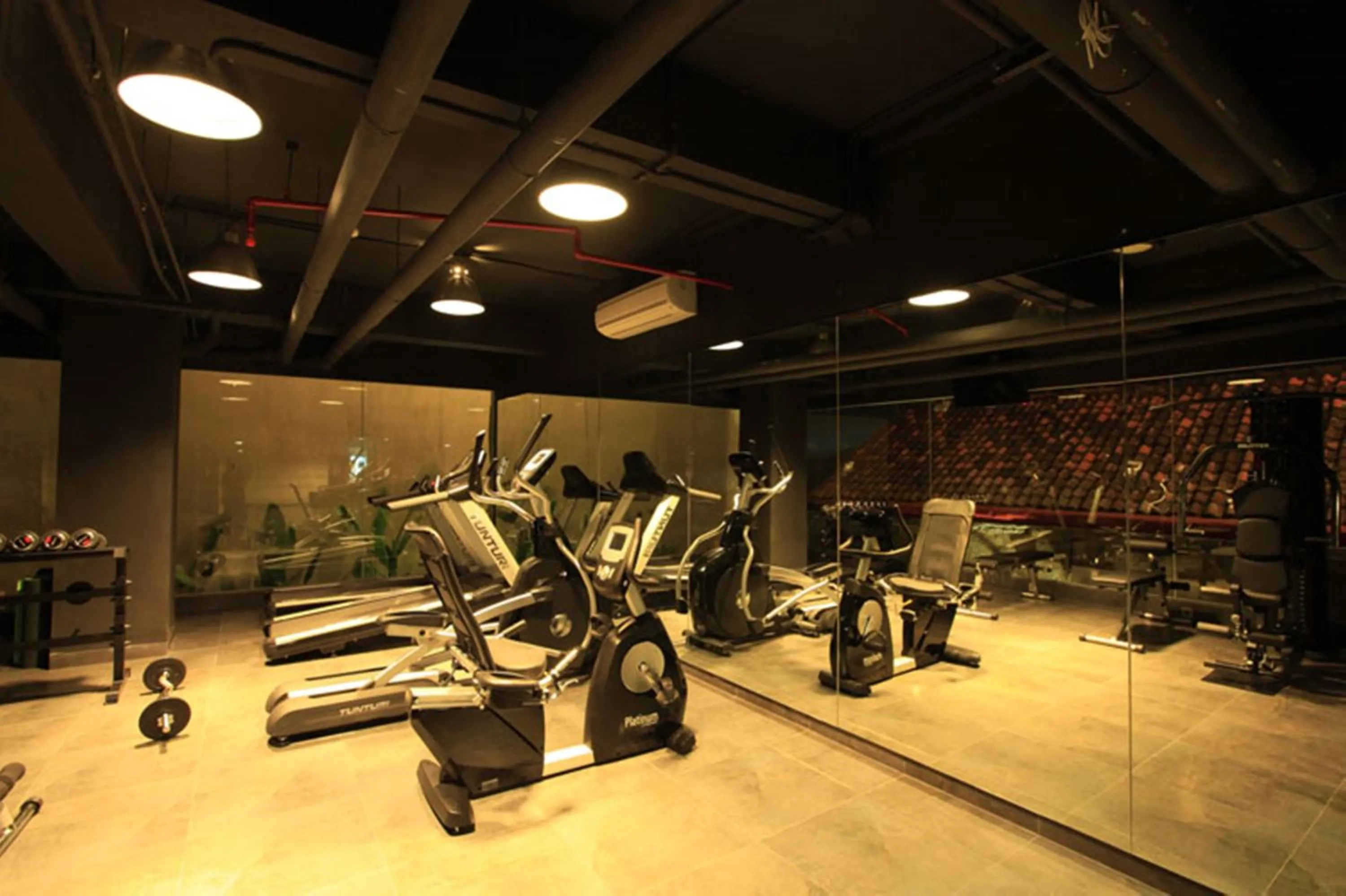 Fitness centre/facilities in Bedrock Hotel Kuta