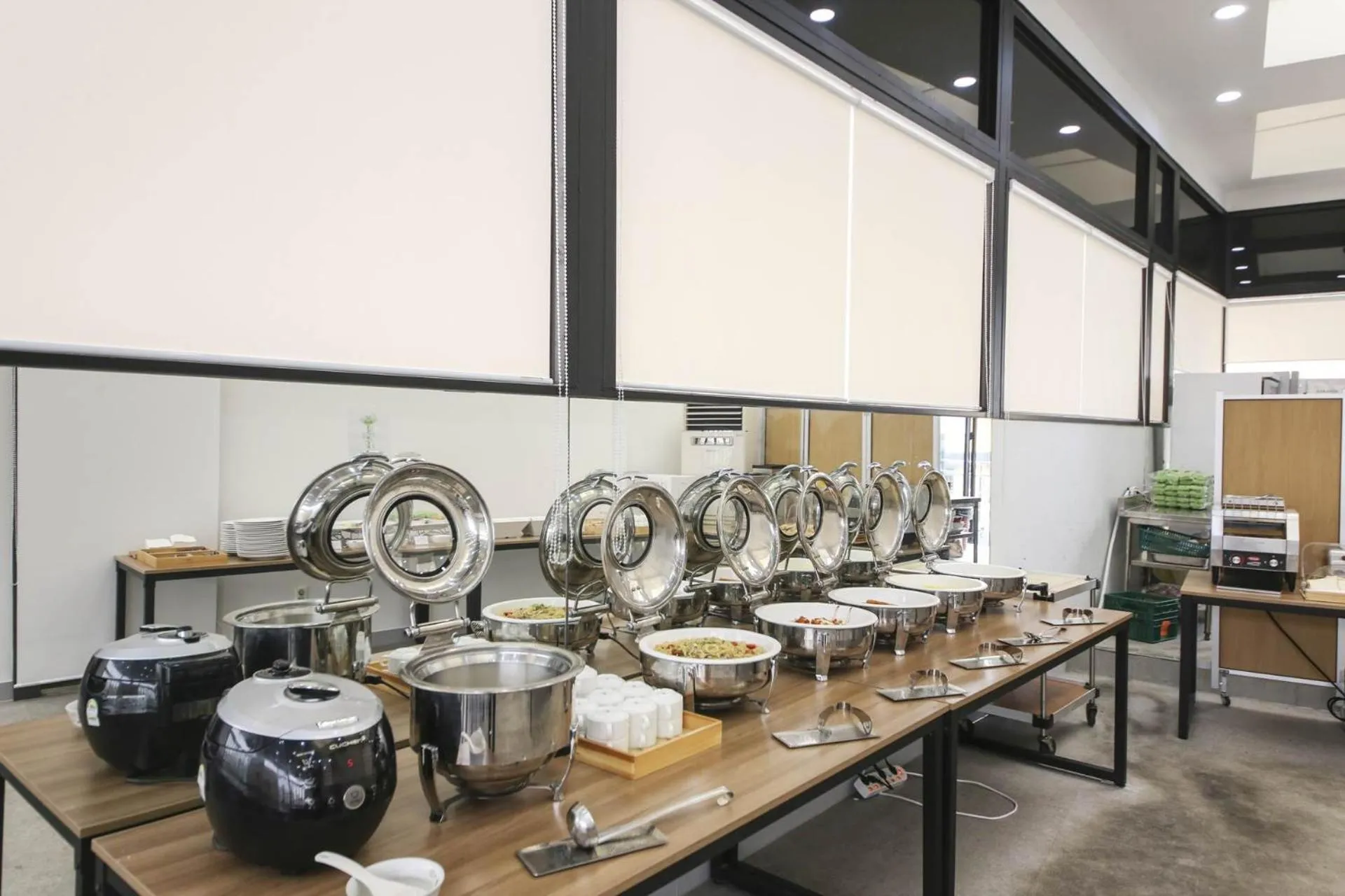 Restaurant/places to eat in Benikea hotel