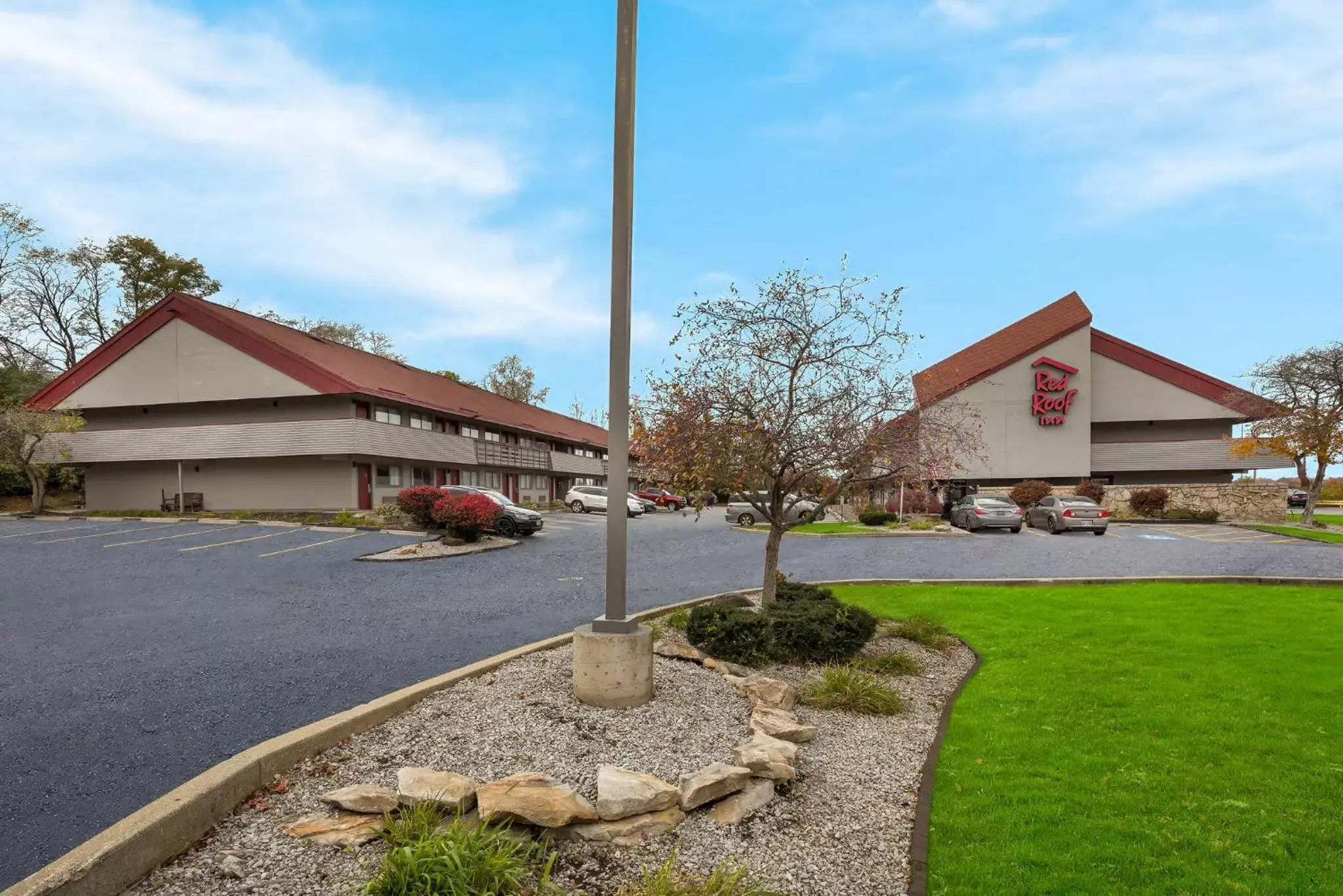 Property Building in Red Roof Inn Cleveland - Independence