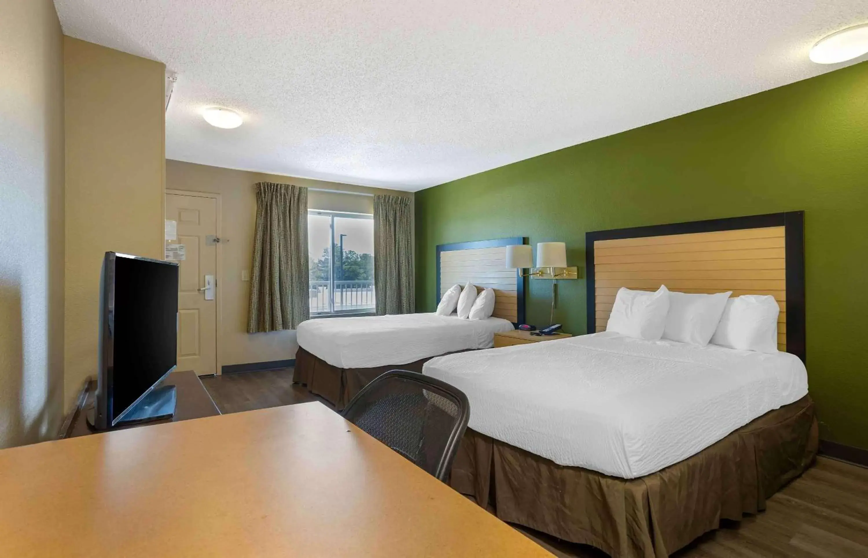 Bedroom in Extended Stay America Suites - Houston - The Woodlands
