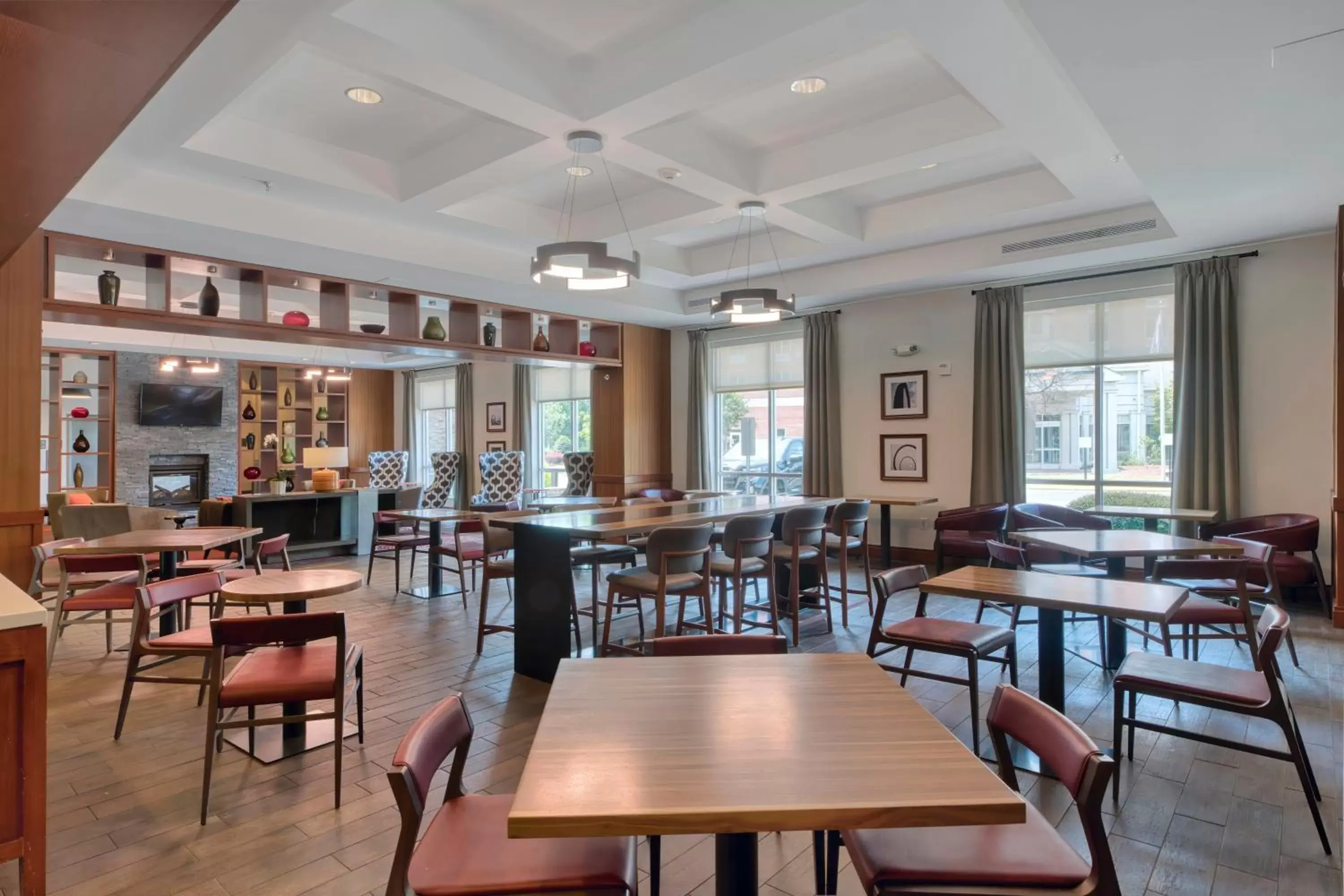 Restaurant/Places to Eat in DoubleTree by Hilton Raleigh-Cary