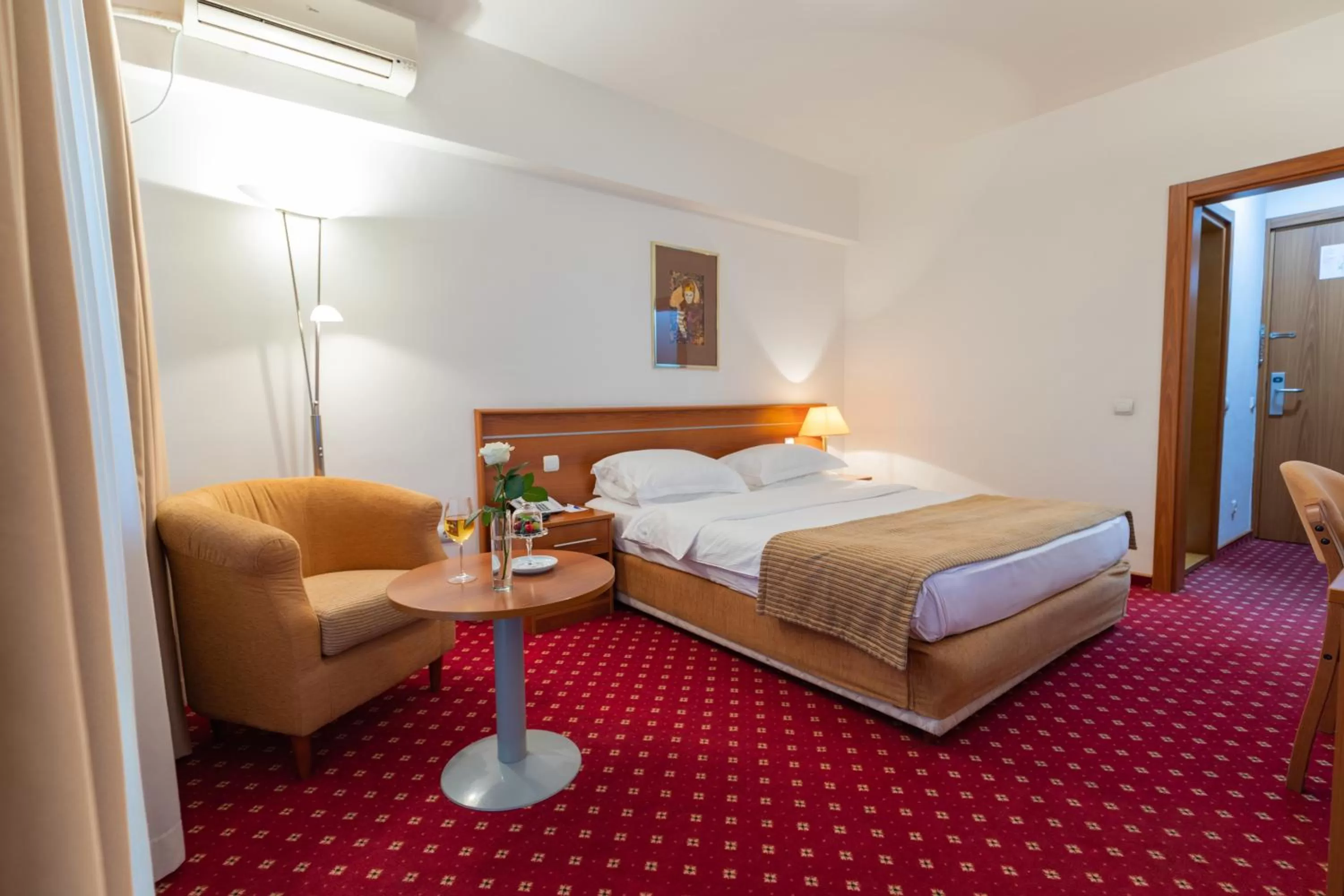 Photo of the whole room, Bed in Hotel M