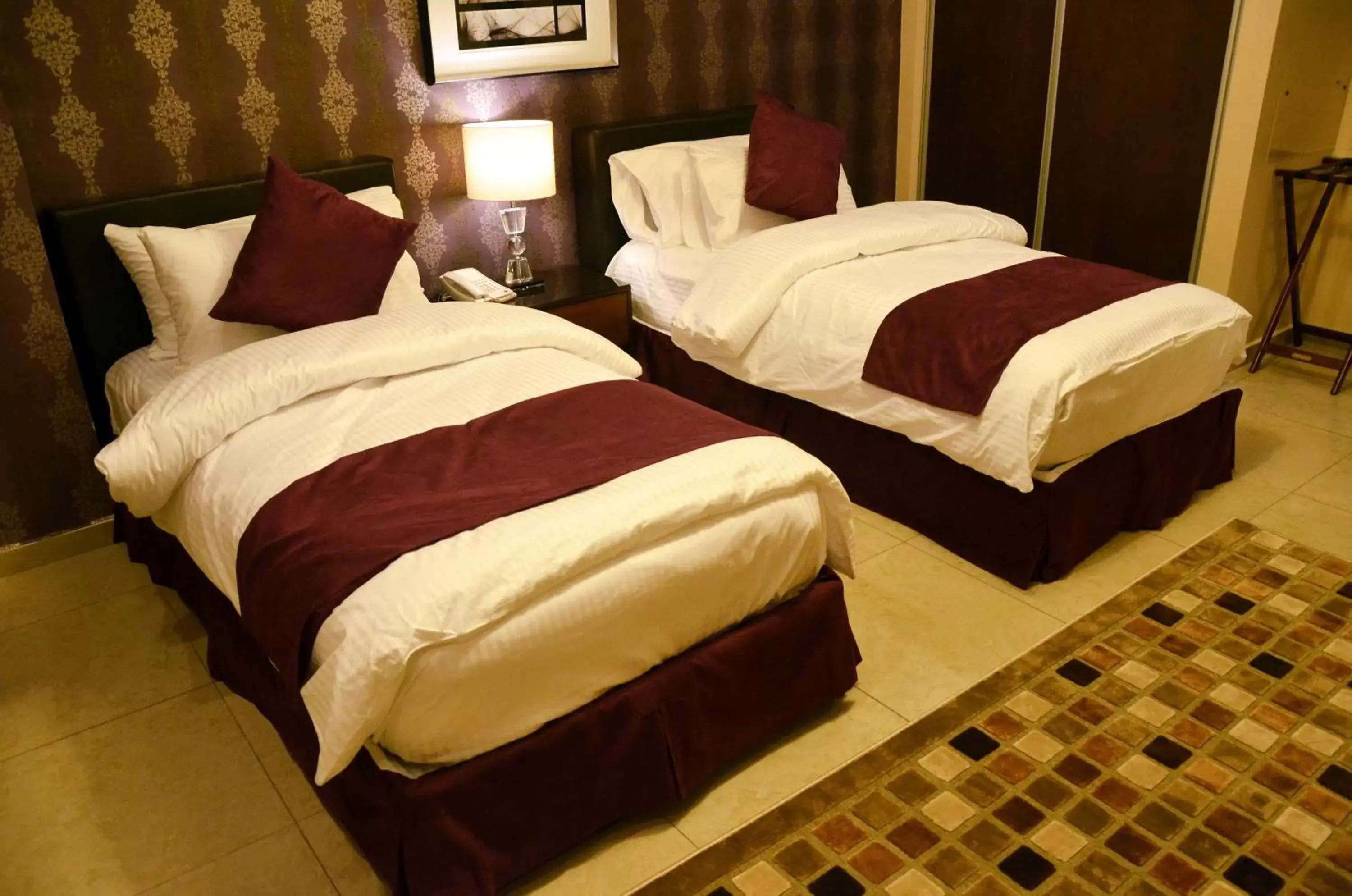 Bedroom, Bed in City Rose Hotel Suites