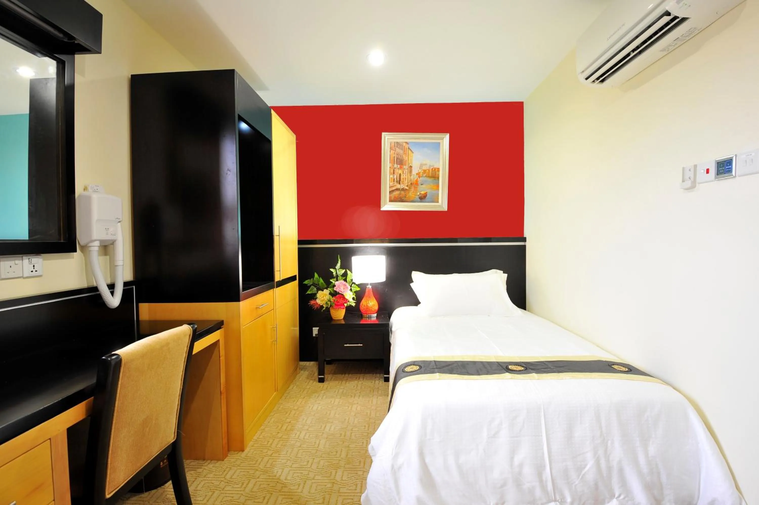 Bedroom, Bed in Grand Hallmark Hotel - Johor Bahru