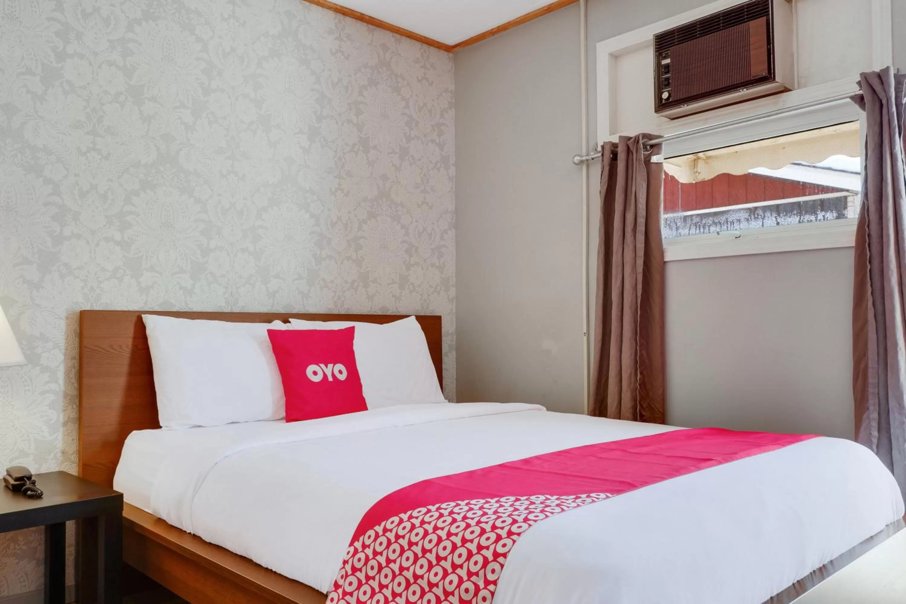 Bedroom, Bed in Hotel Bethel - Fort MacLeod, AB