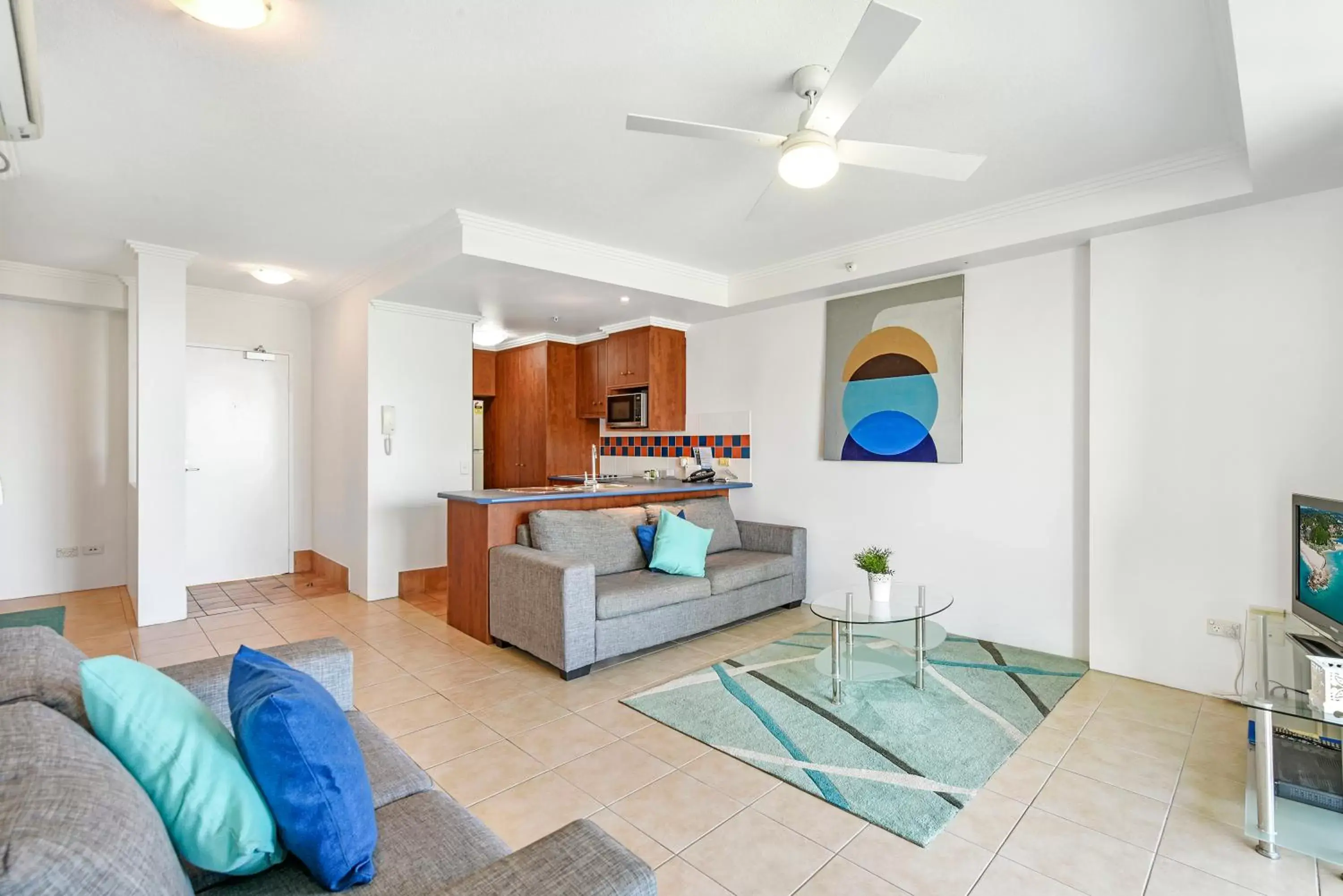 Living room, Seating Area in Crystal Bay On The Broadwater