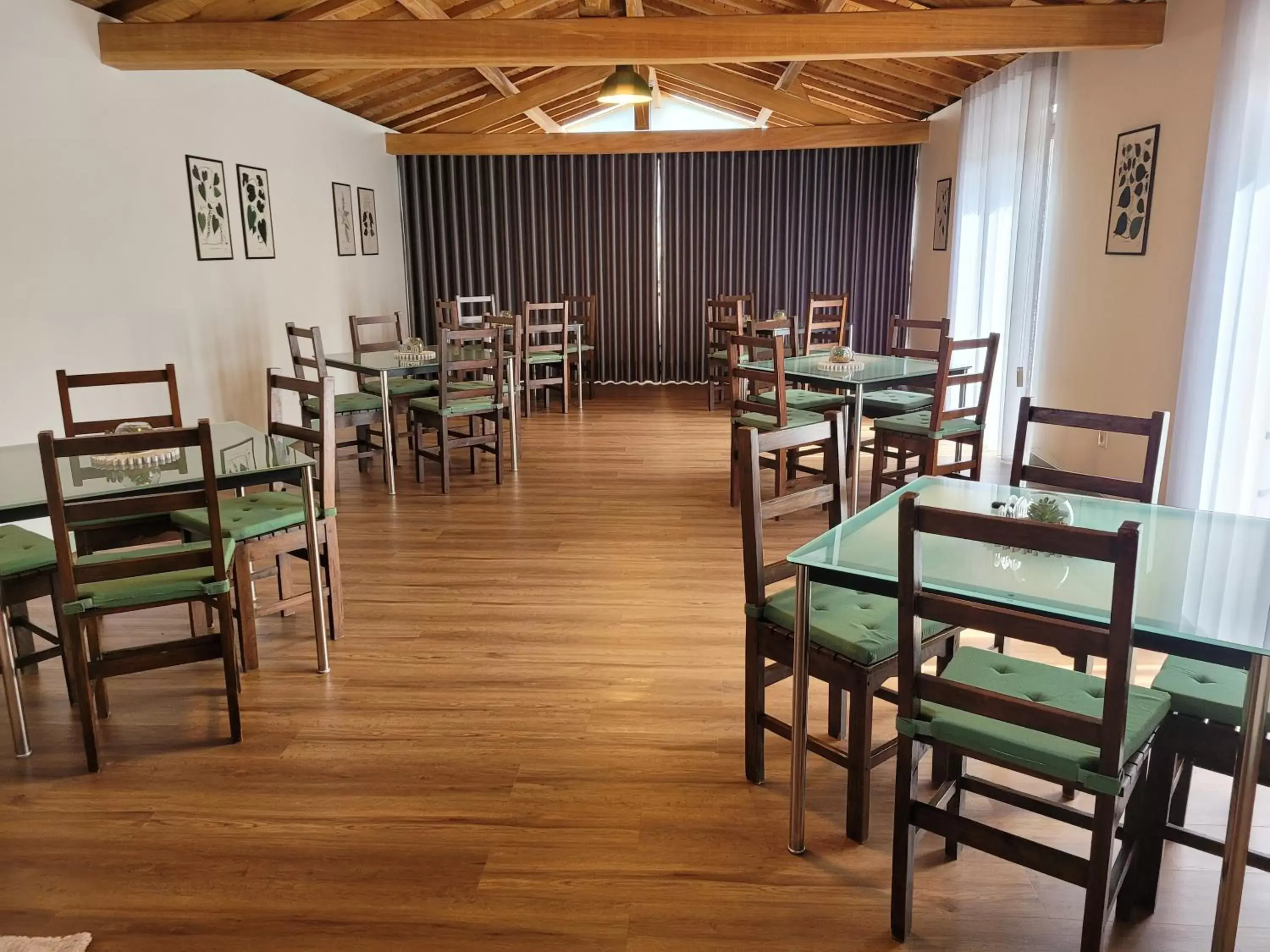 Restaurant/Places to Eat in Casa de Fervença