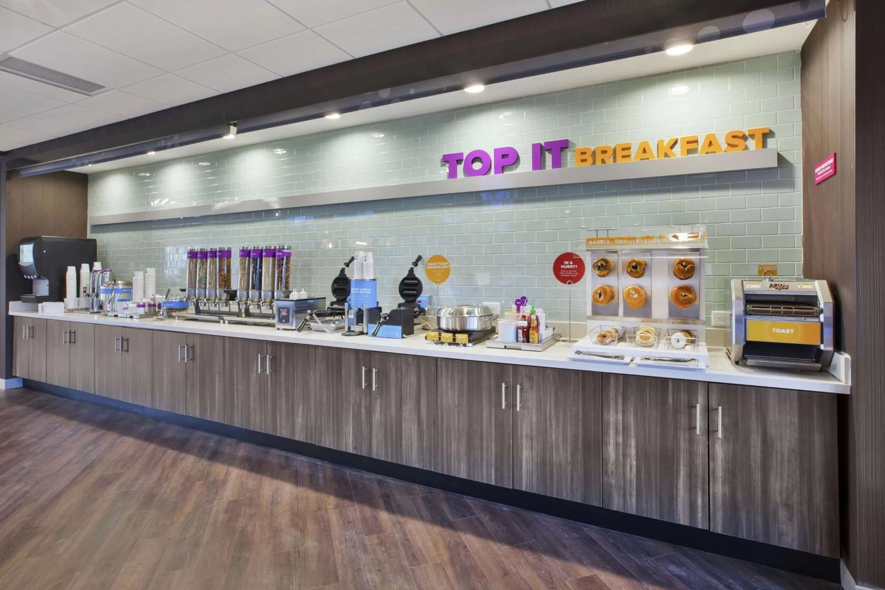 Lobby or reception in Tru By Hilton Jackson