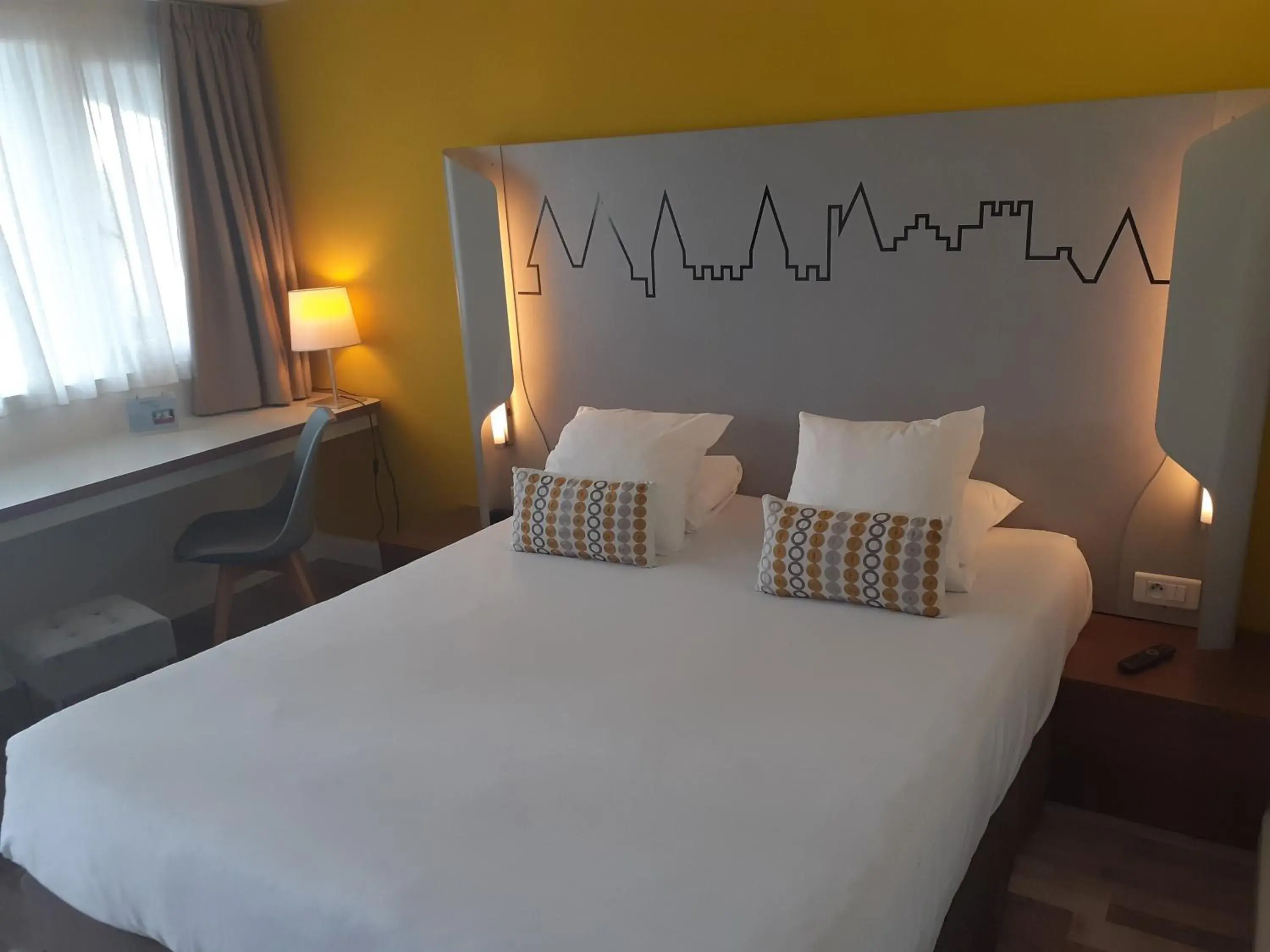 Bedroom in Kyriad Carcassonne - Aéroport
