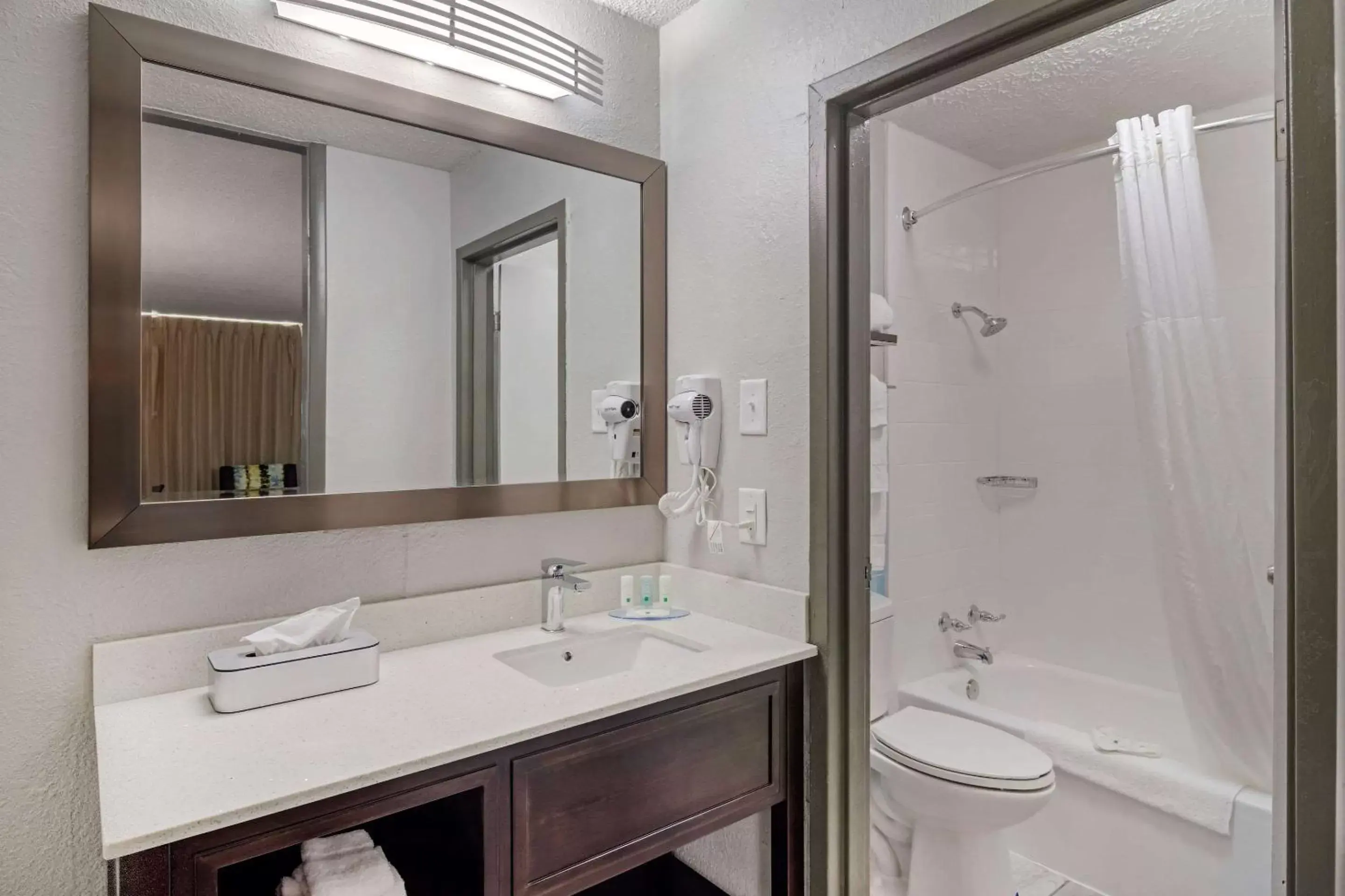Bathroom in Quality Inn & Suites Cartersville South Bathroom in Quality Inn & Suites Cartersville South