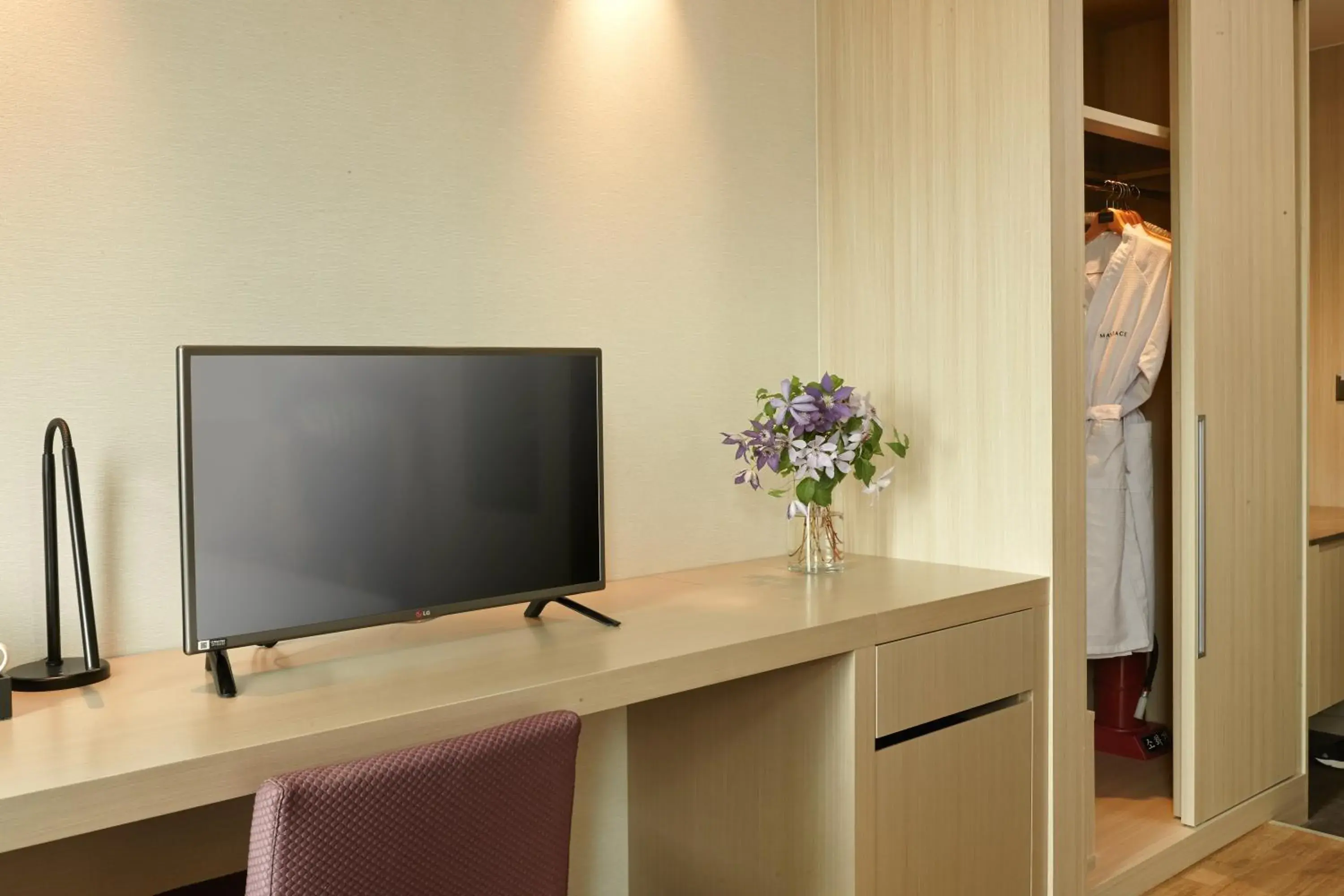 TV and multimedia, TV/Entertainment Center in Mayplace Seoul Dongdaemun
