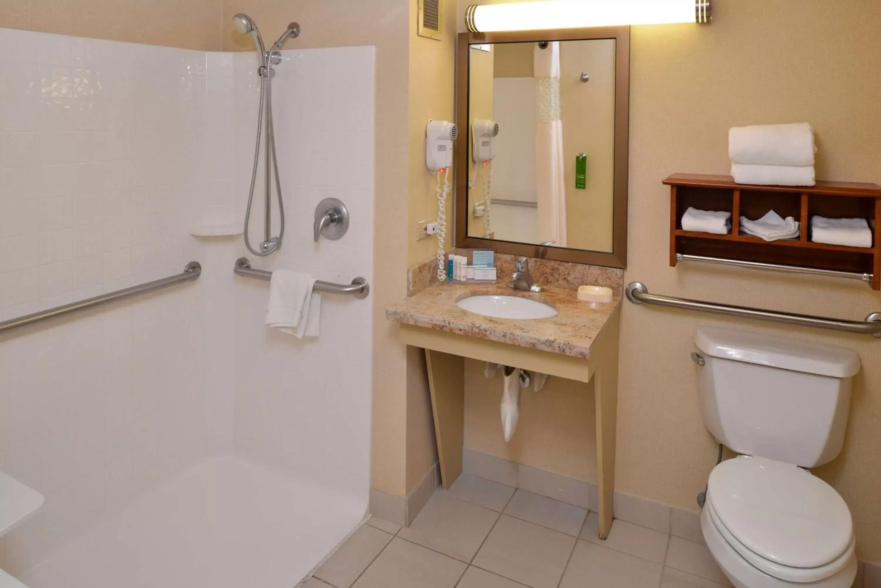 Bathroom in Hampton Inn Chicago-Carol Stream