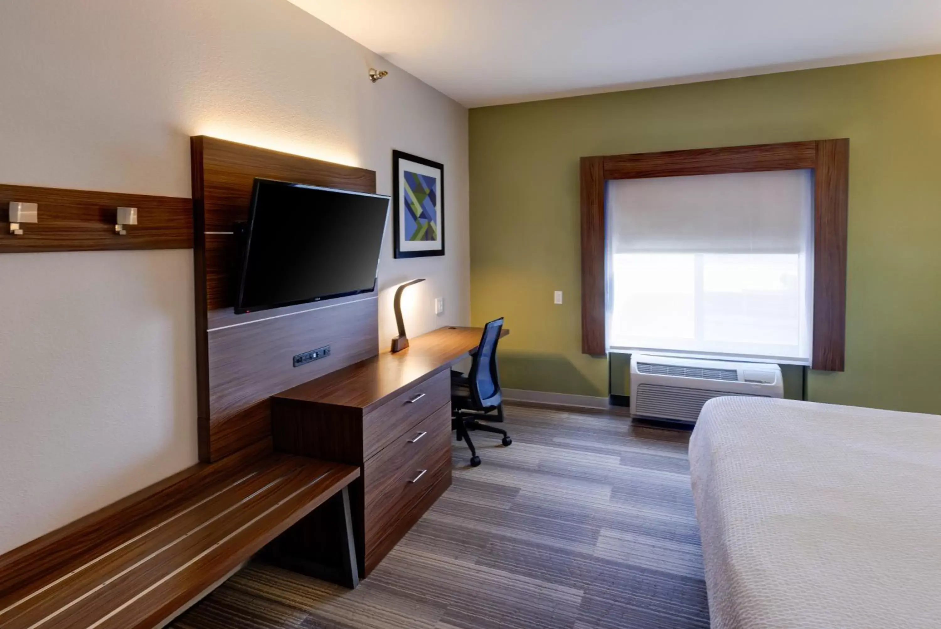 Photo of the whole room, TV/Entertainment Center in Holiday Inn Express Hotel & Suites Shelbyville, an IHG Hotel