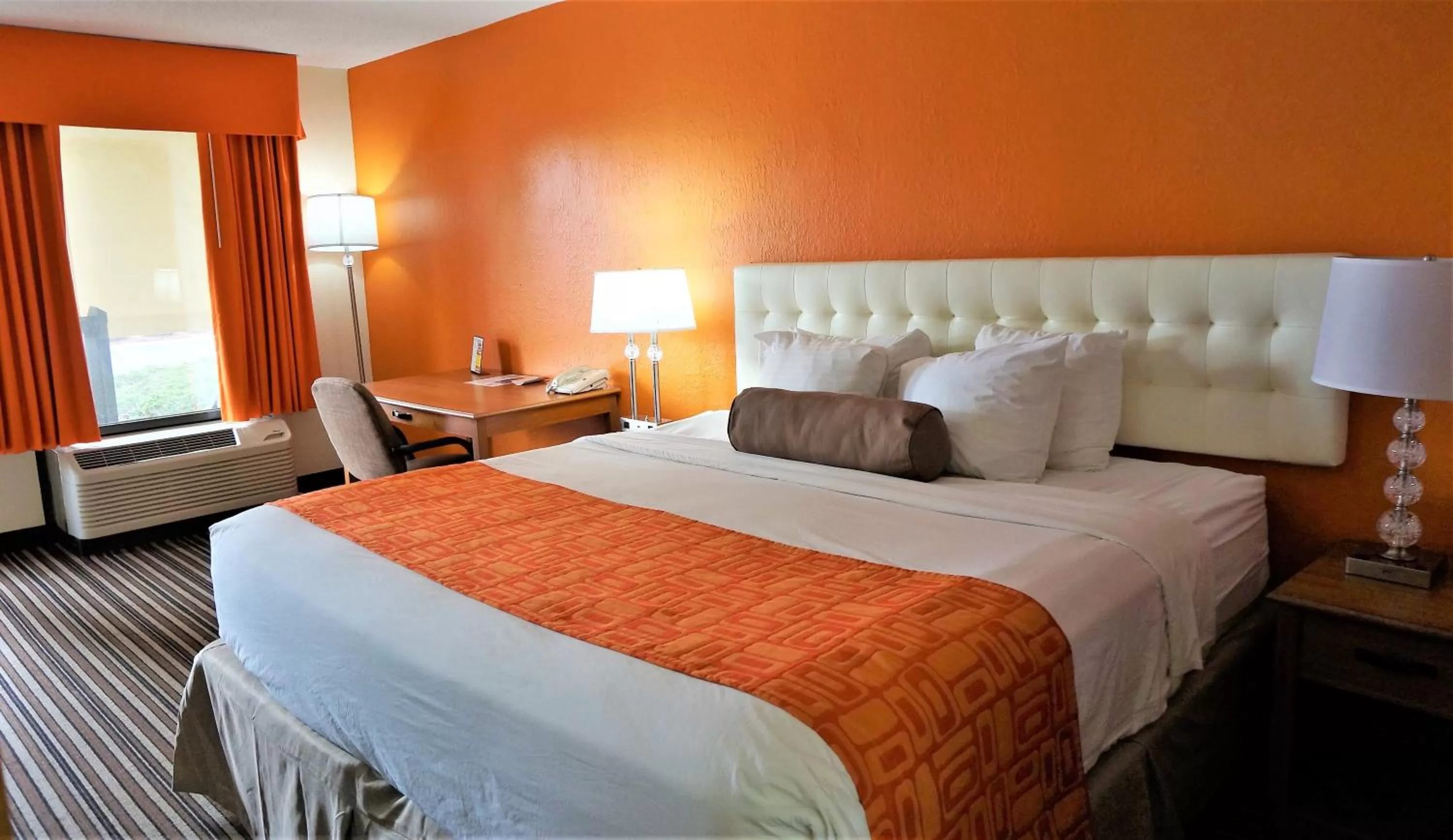 Bed in Howard Johnson by Wyndham Greensboro Near the Coliseum