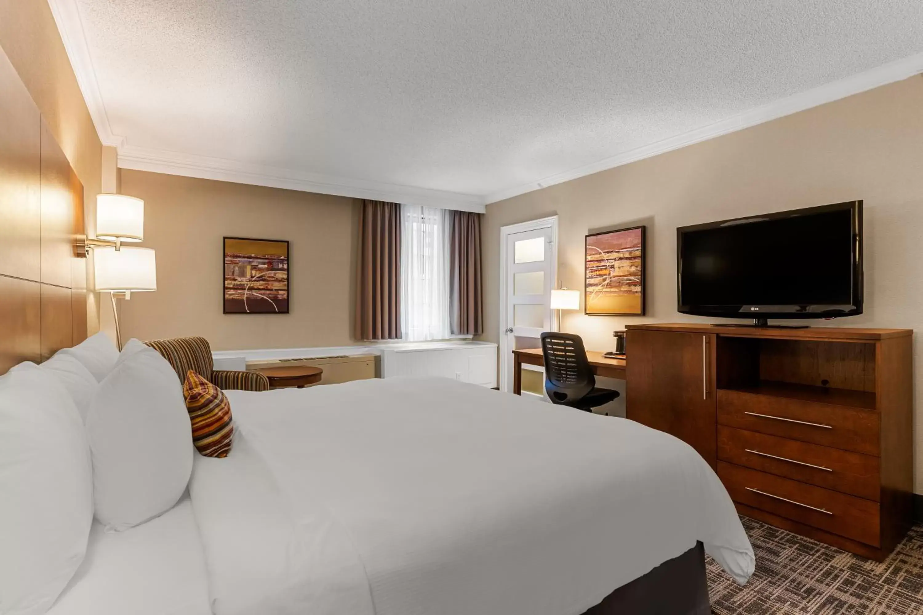 Bedroom, Bed in Best Western Ville-Marie Hotel & Suites