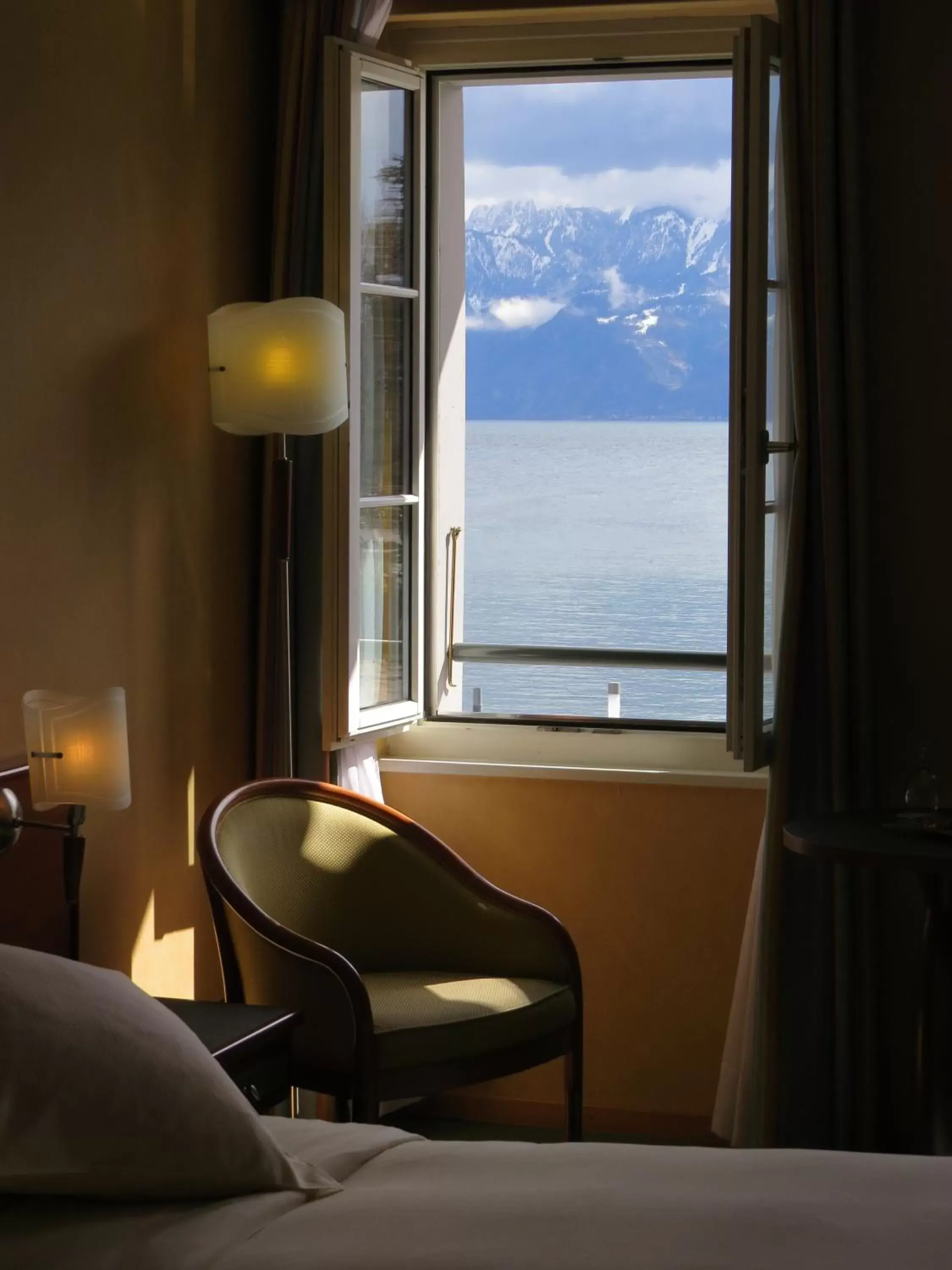 Bed, Seating Area in Hôtel du Port