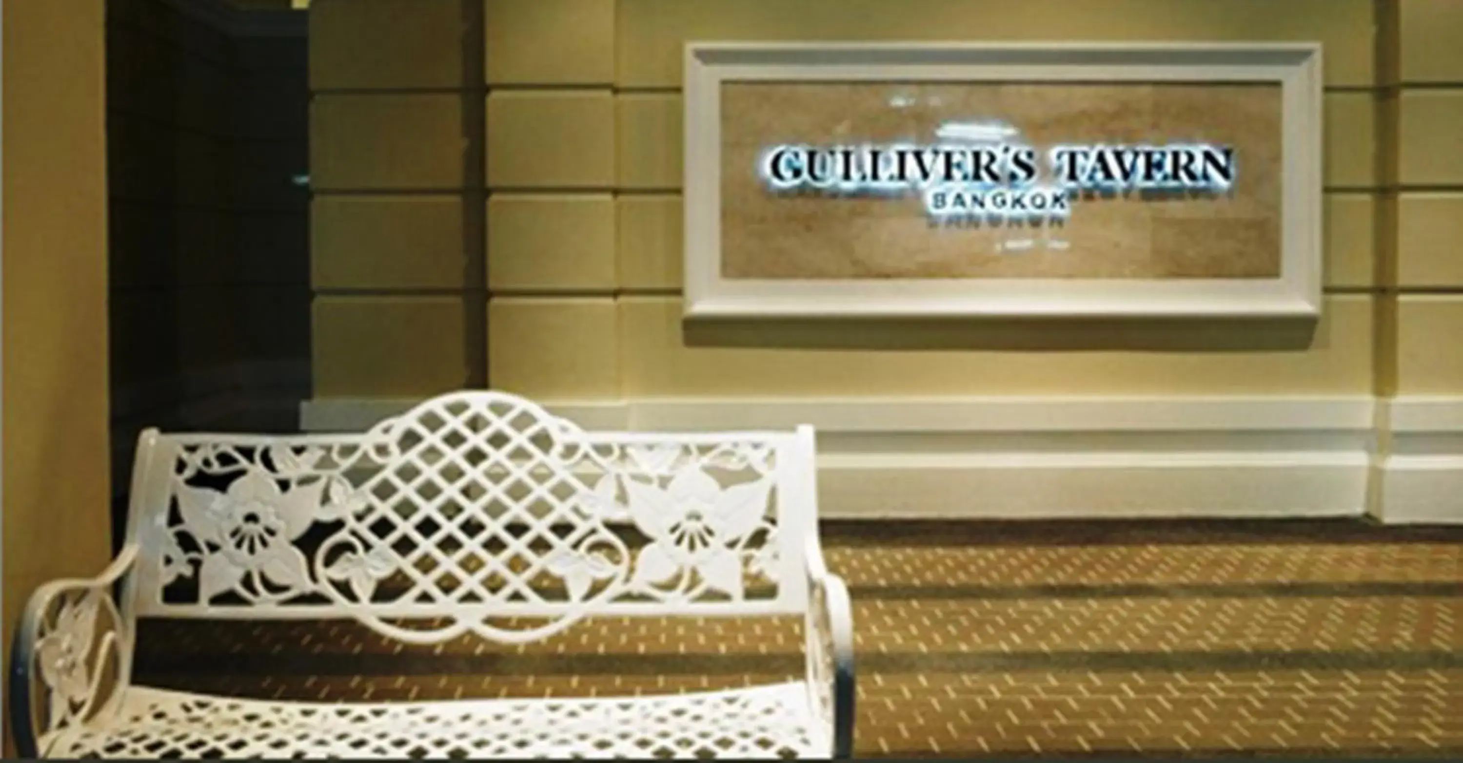 Decorative detail in Gulliver's Tavern Hotel