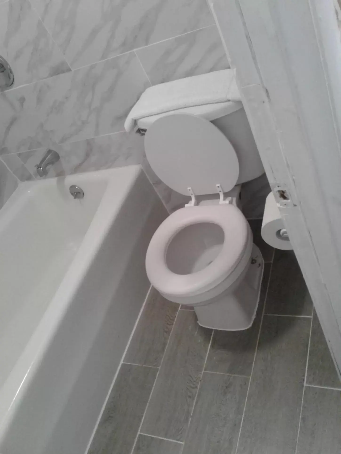 Toilet, Bathroom in Budget Inn Anderson