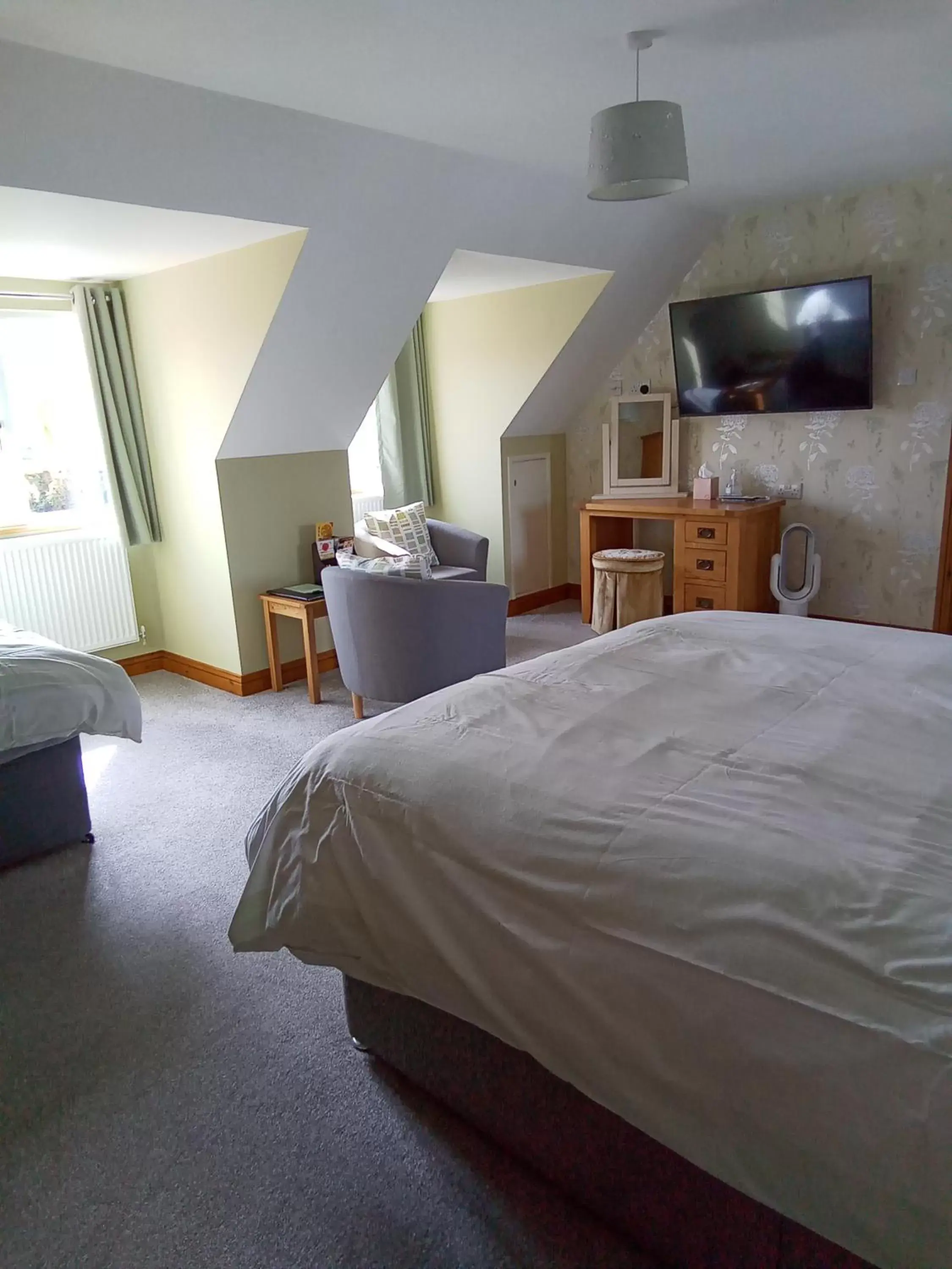 TV and multimedia, Bed in White Cottage B and B