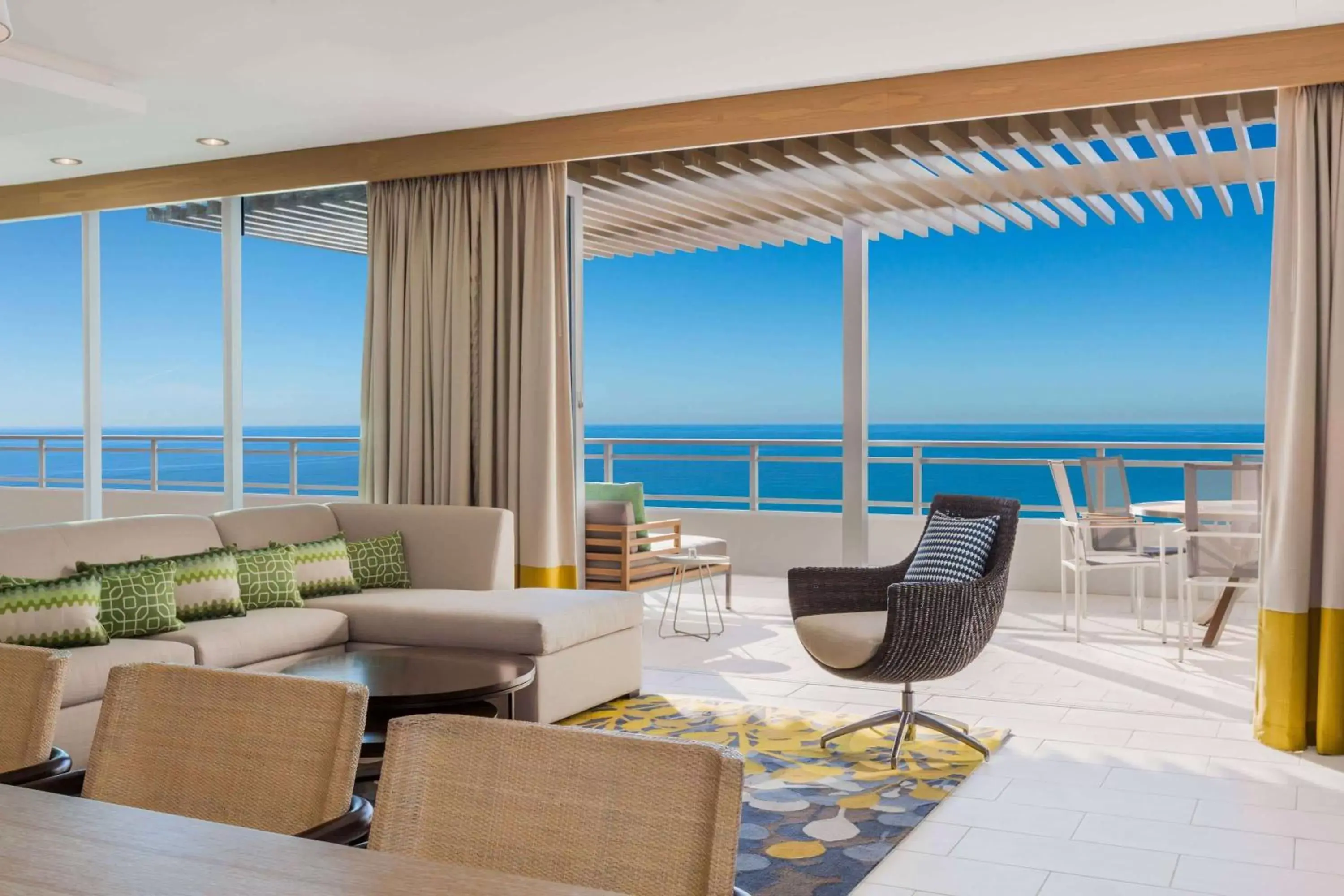 Living room, Sea View in Wyndham Grand Clearwater Beach