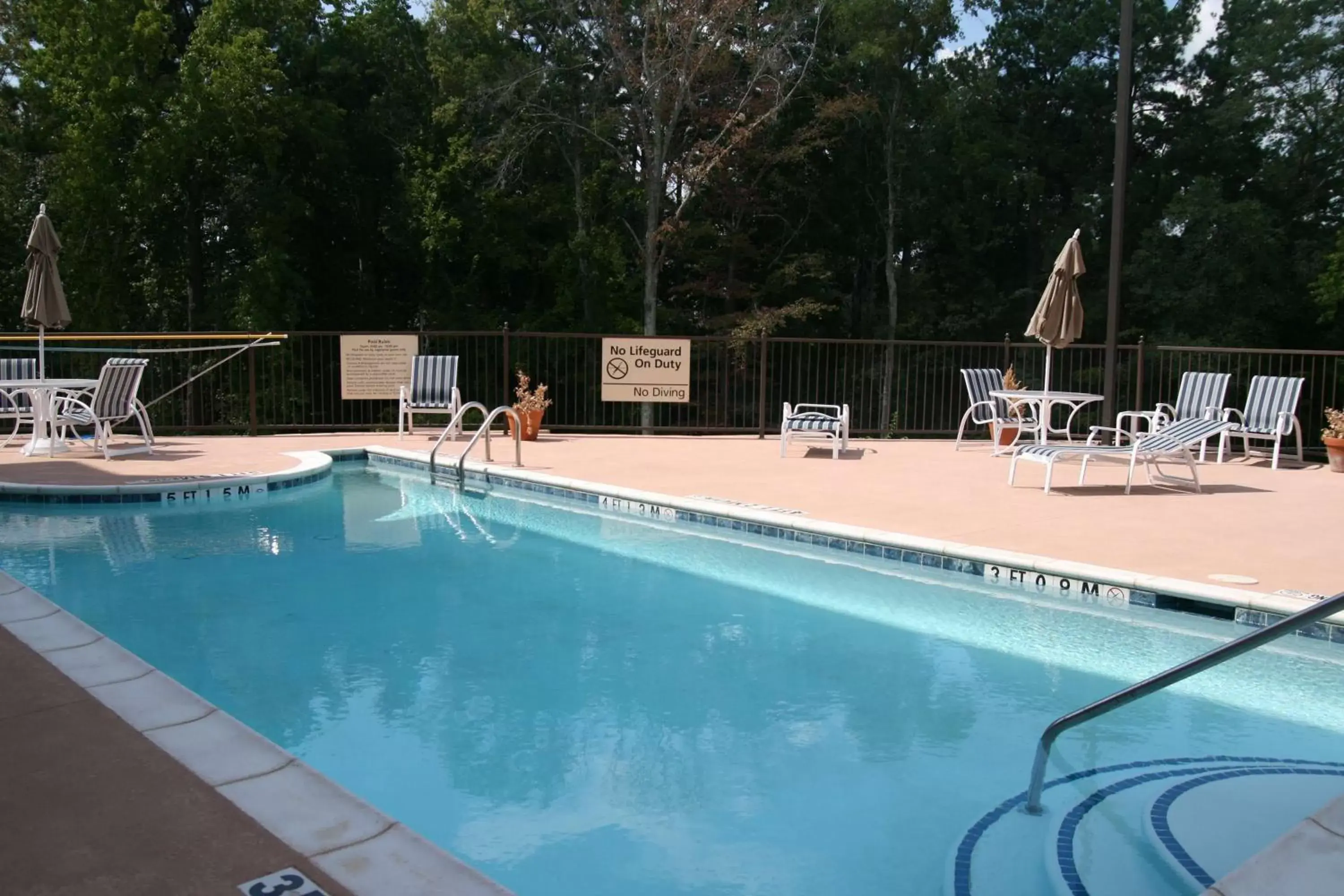 Pool view, Swimming Pool in Hampton Inn Kilgore