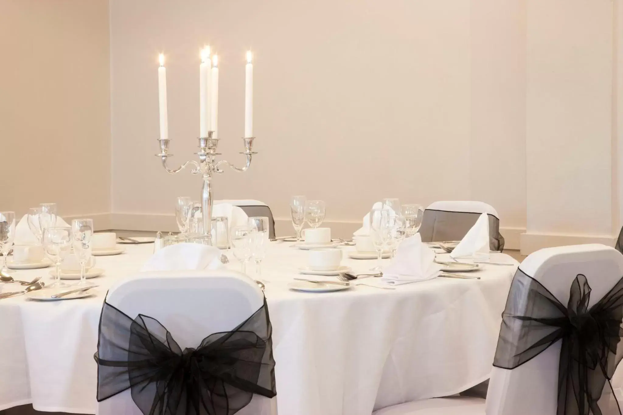 Banquet/Function facilities, Restaurant/Places to Eat in Holiday Inn Leeds Brighouse, an IHG Hotel