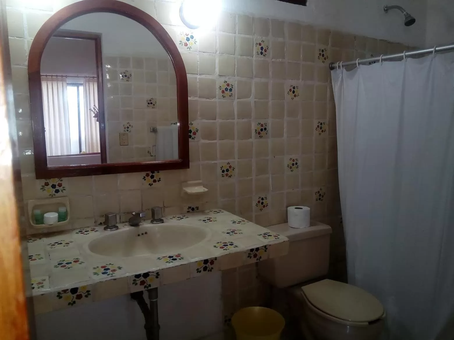 Shower in Hotel Catalina Beach Resort