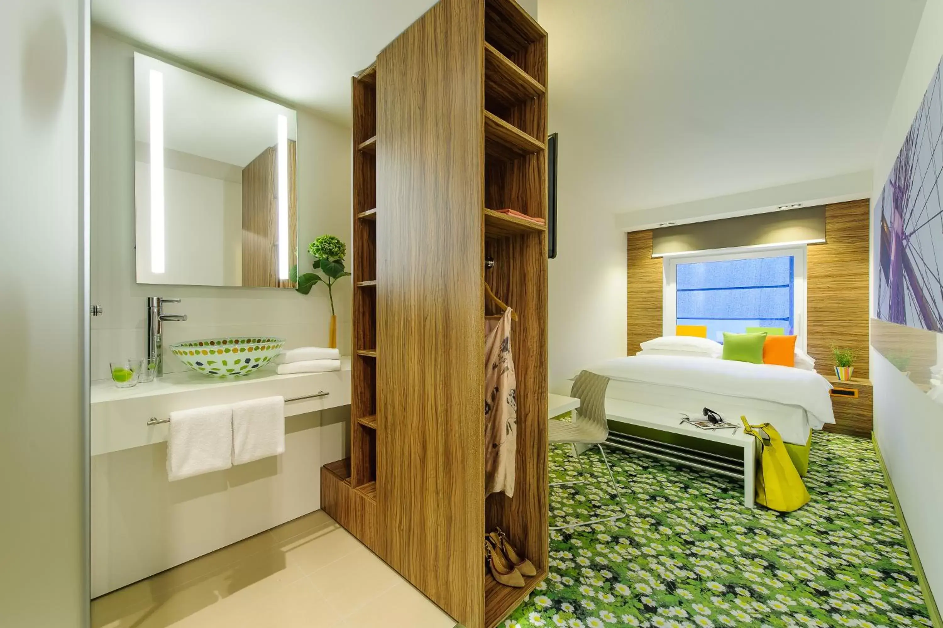 Bed, Bathroom in Ibis Styles Wien City