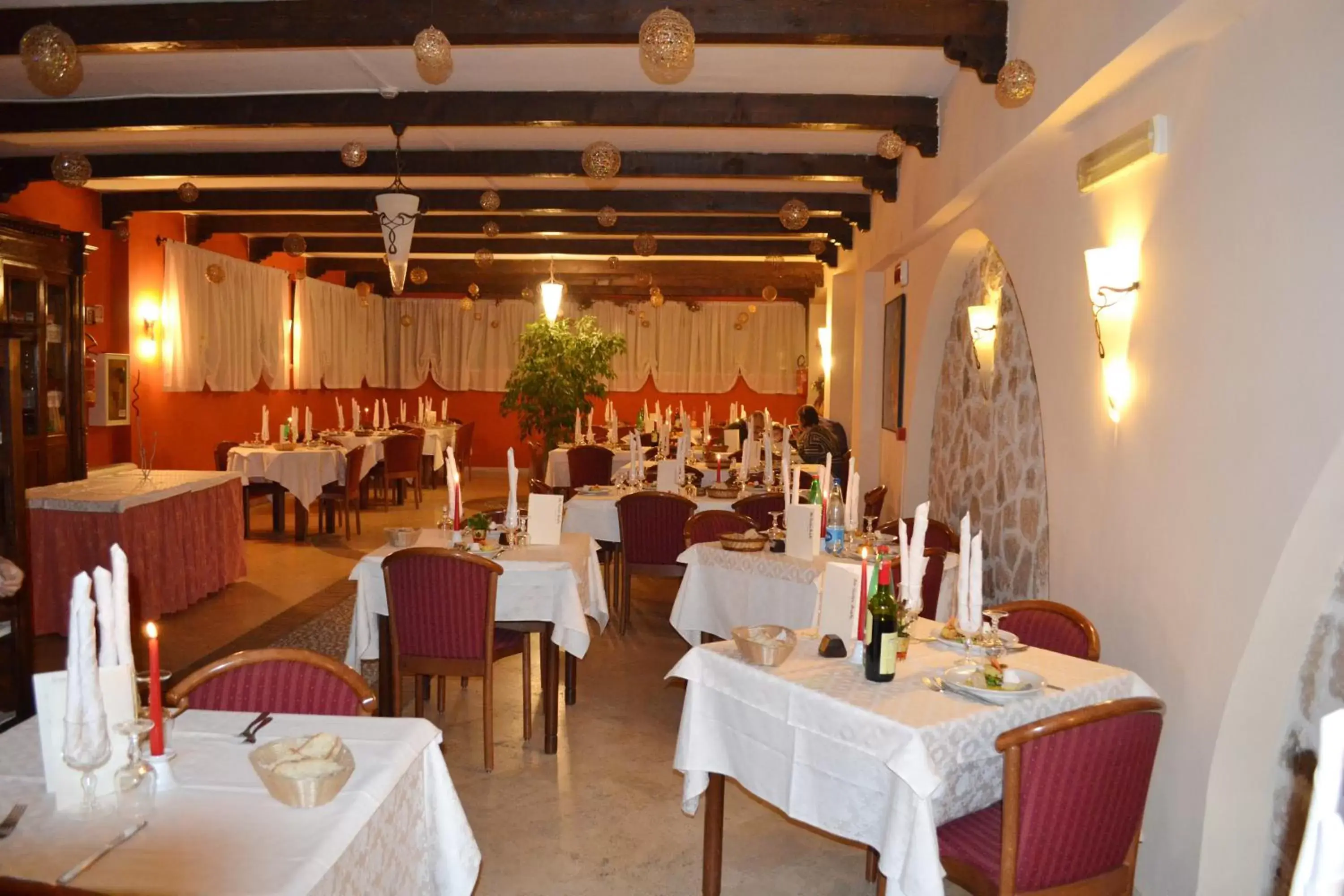 Restaurant/Places to Eat in Hotel Alle Vecchie Arcate