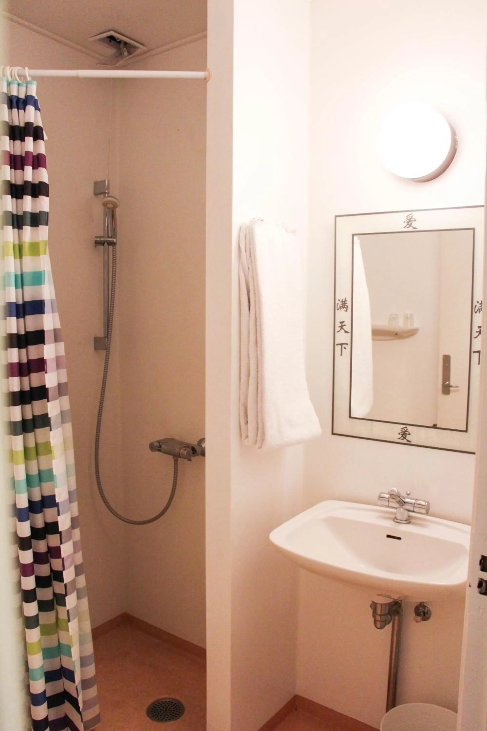 Shower in Krebshuset / Kelz0rdk