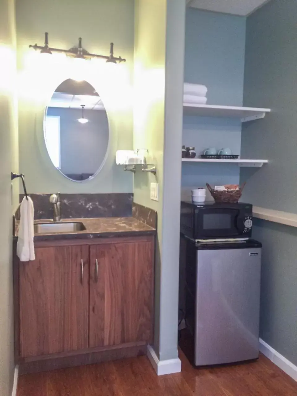 Coffee/tea facilities, Bathroom in Trailhead Lodging