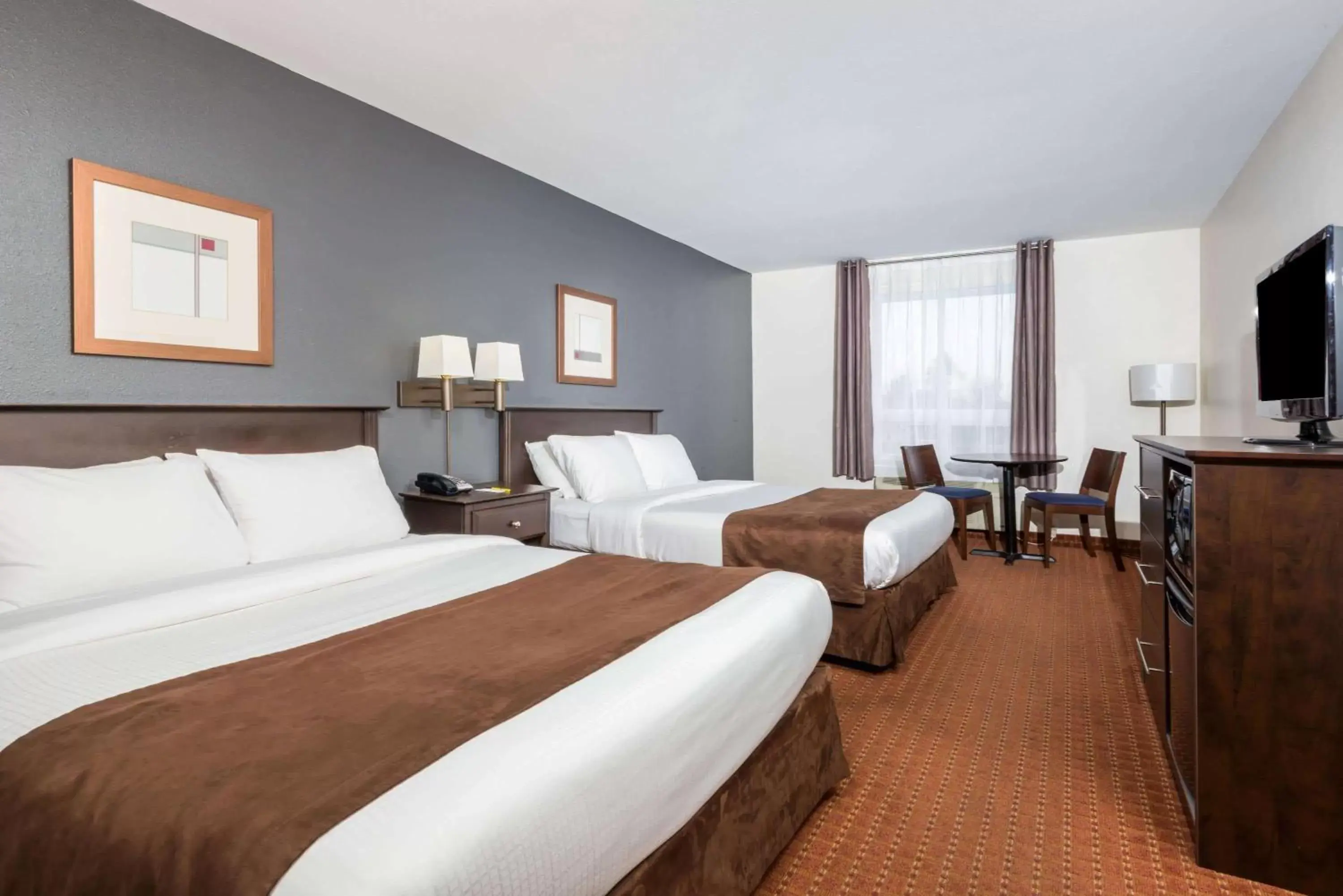 Photo of the whole room in Super 8 by Wyndham Quebec City