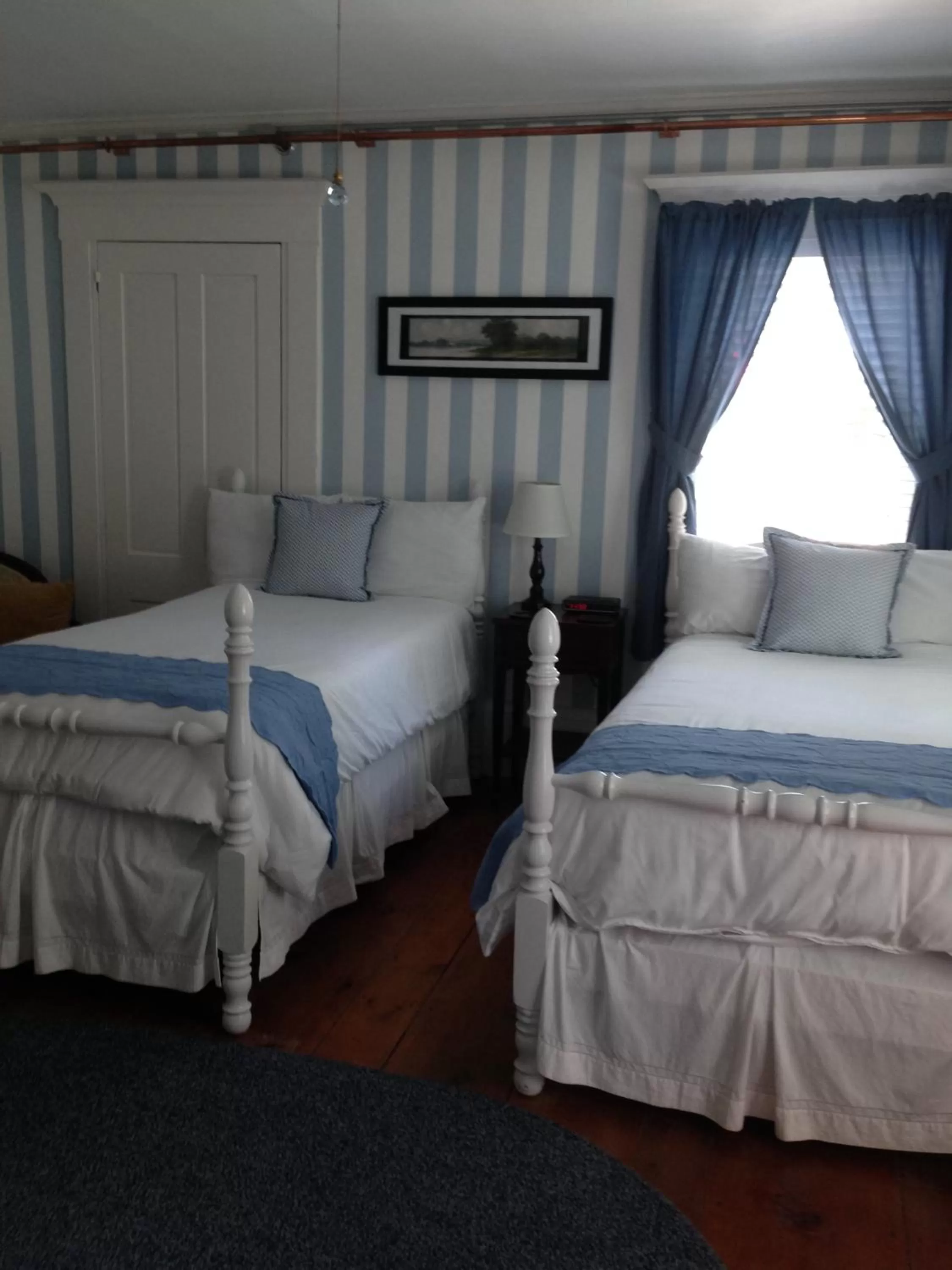 Bed in Benjamin Prescott Inn