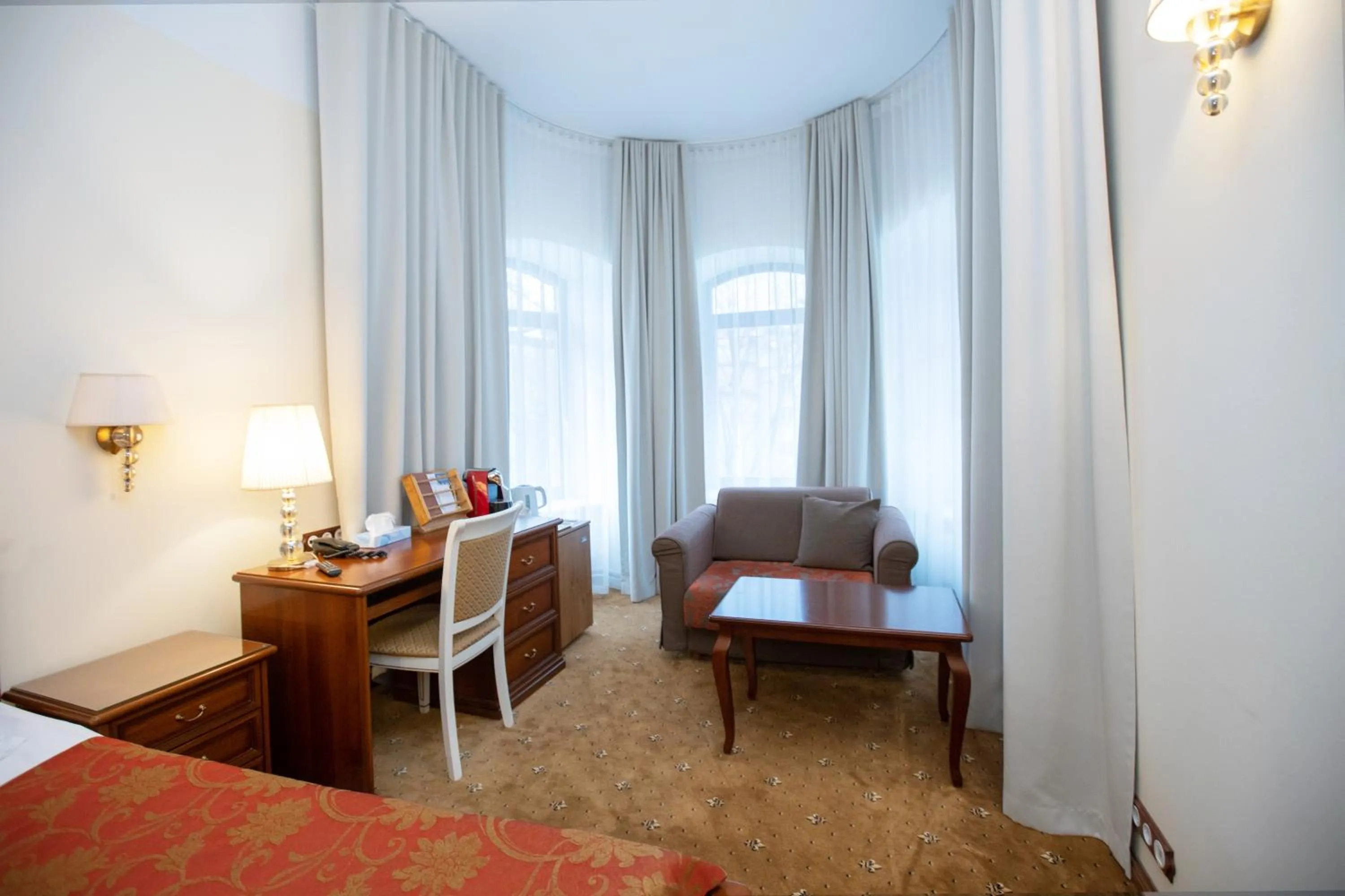 Seating area, Bed in Hotel St. Barbara