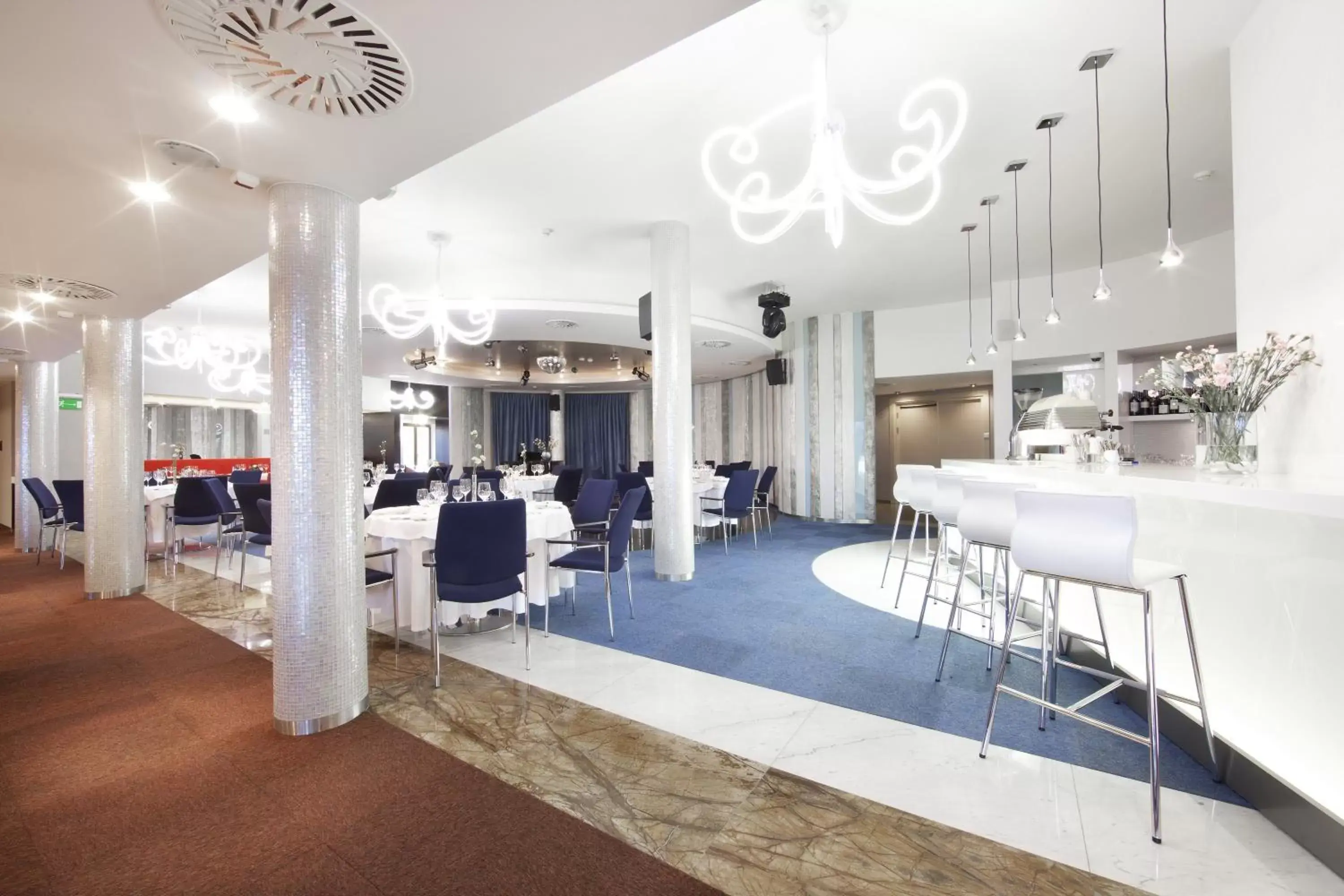 Restaurant/places to eat, Swimming Pool in Niebieski Art Hotel & Spa