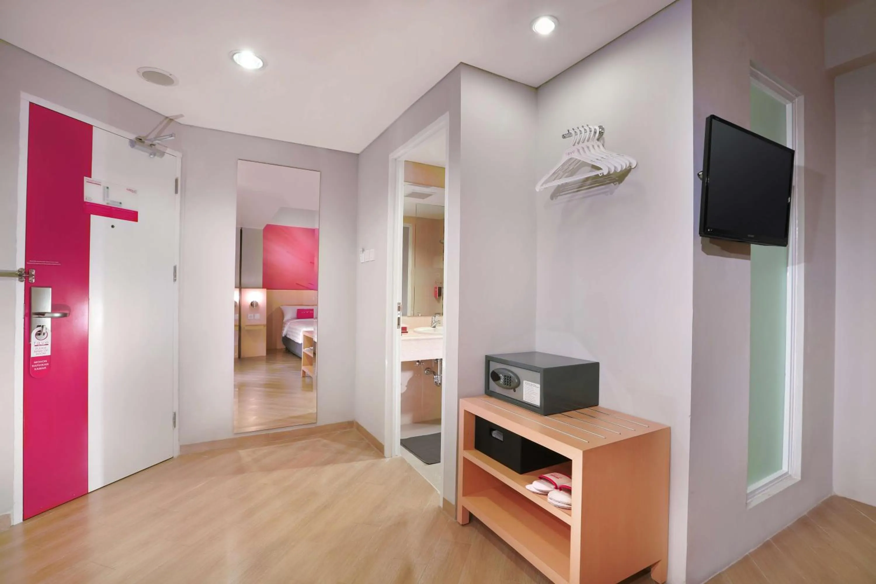 TV and multimedia, Bed in favehotel Jababeka Cikarang