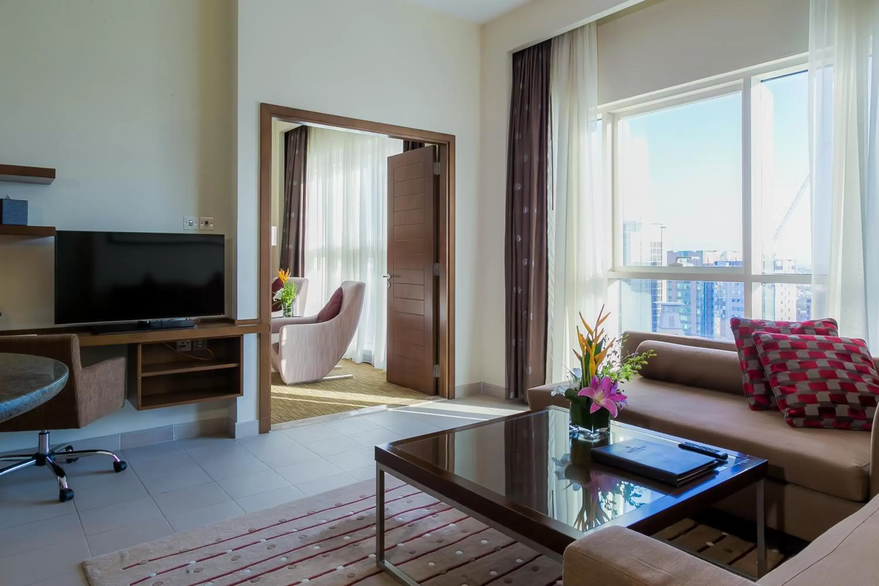 Living room, TV/Entertainment Center in Grand Millennium Al Wahda Hotel and Executive Apartments Abu Dhabi