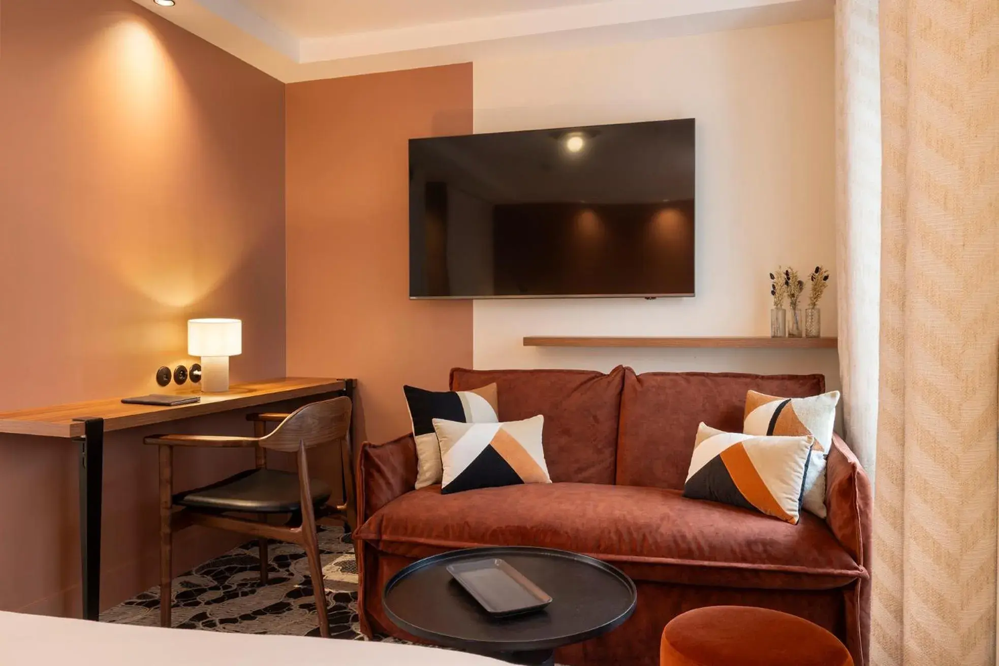 TV and multimedia, Seating Area in Hotel Chavanel