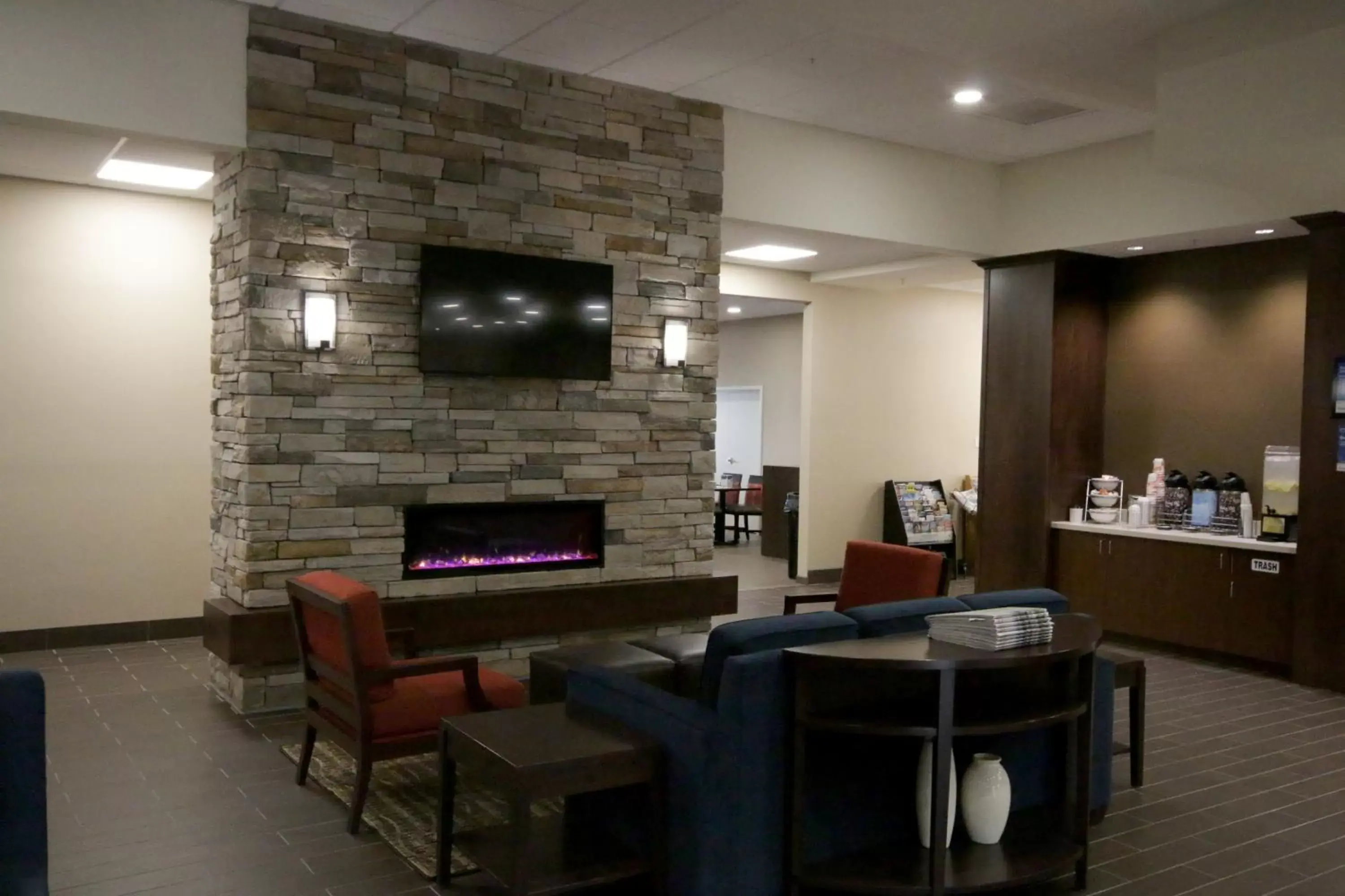 Lobby or reception, Restaurant/Places to Eat in MainStay Suites I-90 City Center