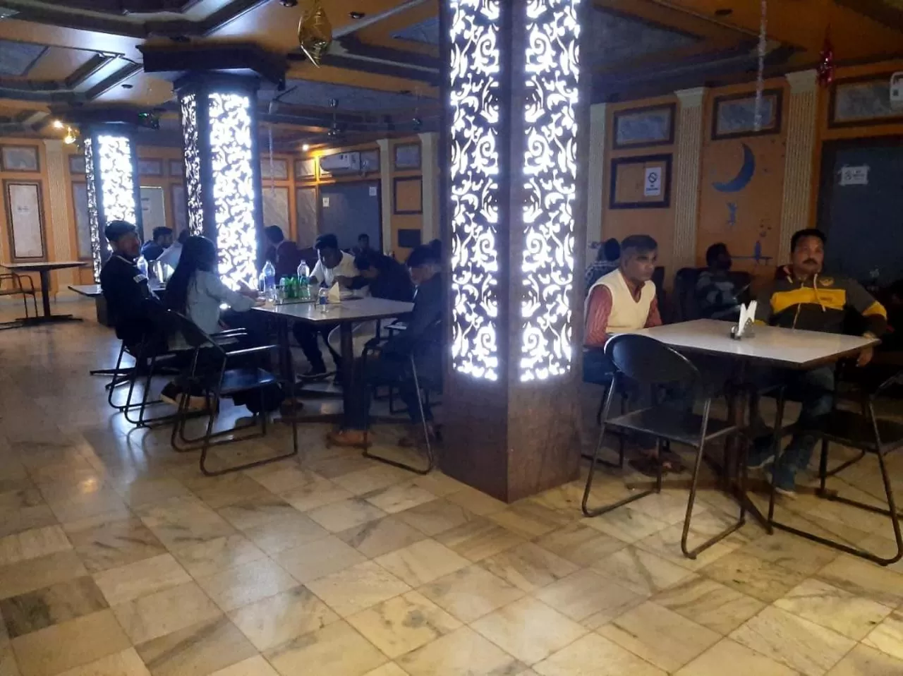 Restaurant/Places to Eat in Hotel Samrat