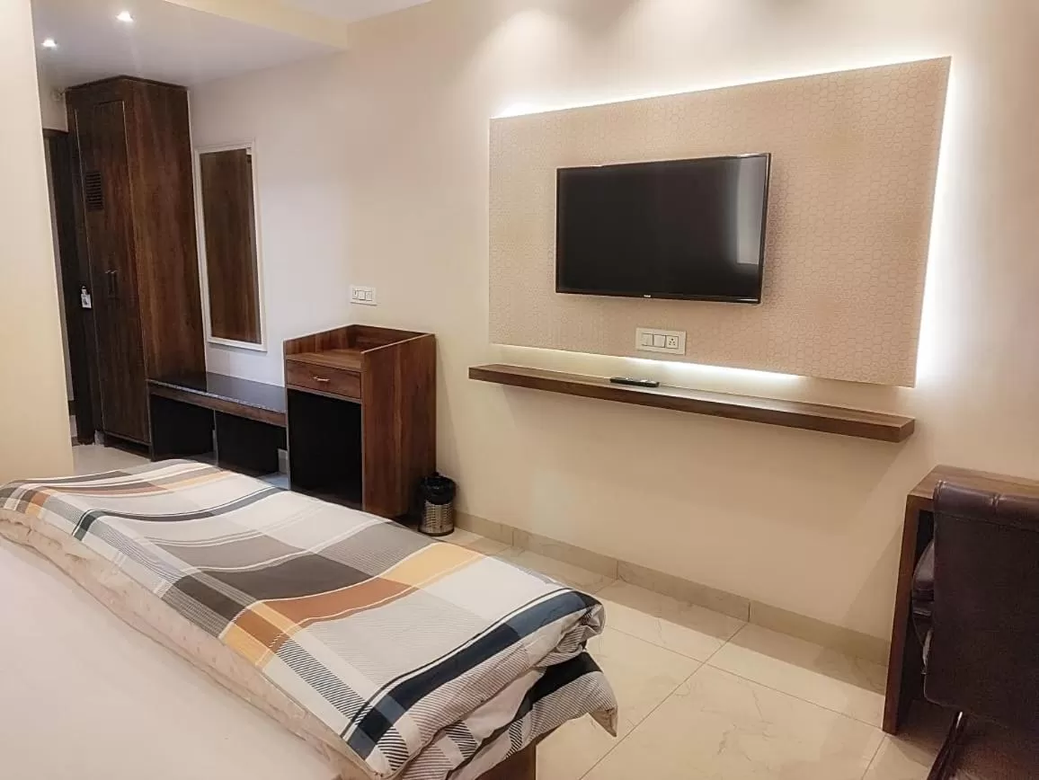 TV and multimedia, Bed in Hotel Luxuria