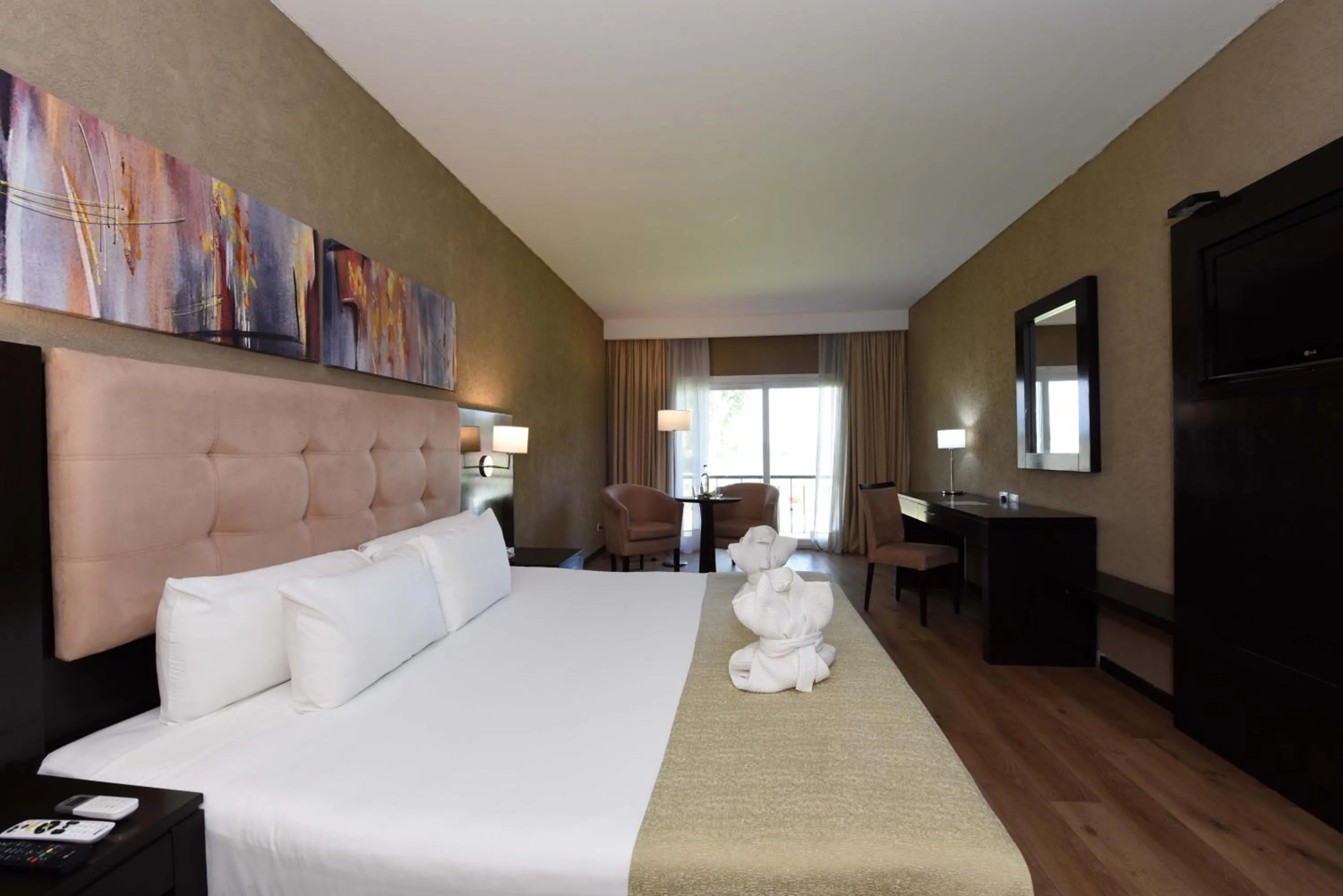 Bed in Howard Johnson Resort & Convention Center Ezeiza