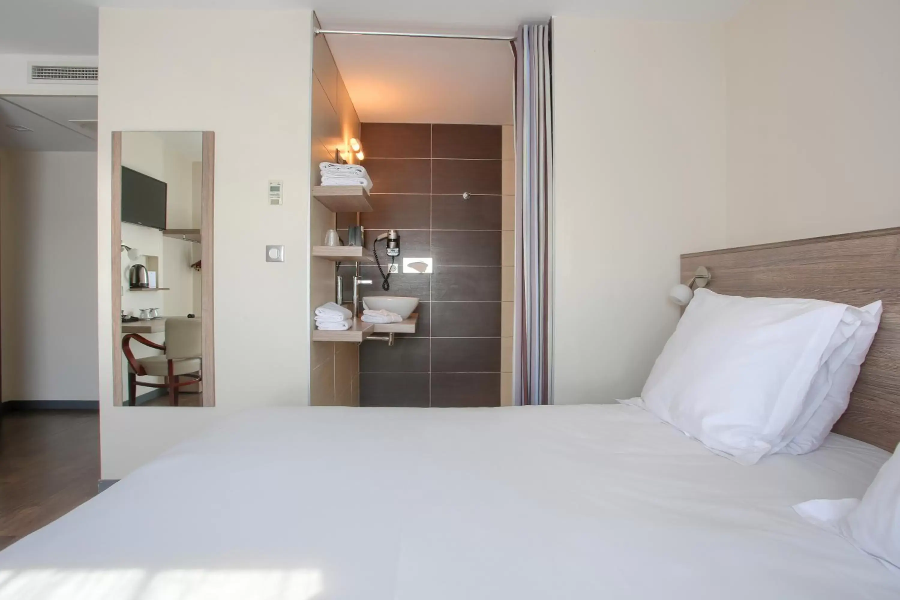 Bedroom, Bed in Sure Hotel by Best Western Reims Nord