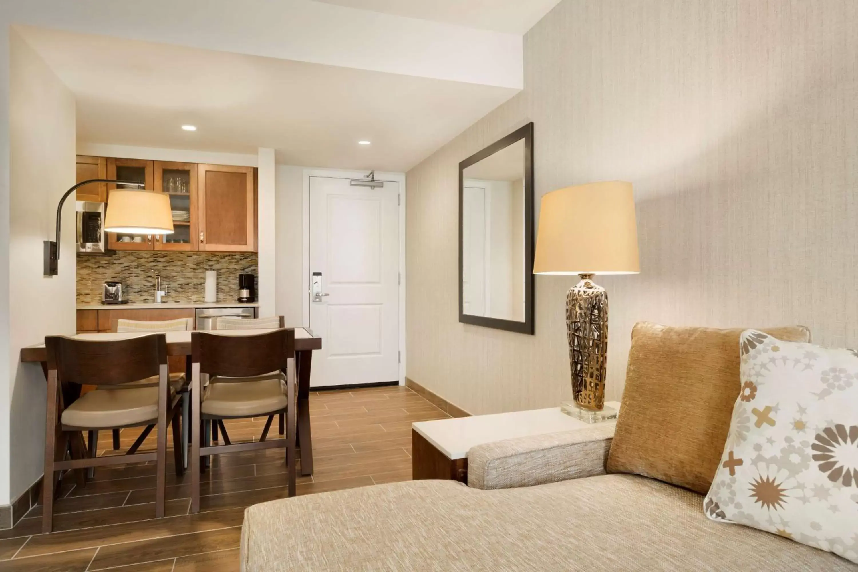 Kitchen or kitchenette, Seating Area in Homewood Suites By Hilton Augusta