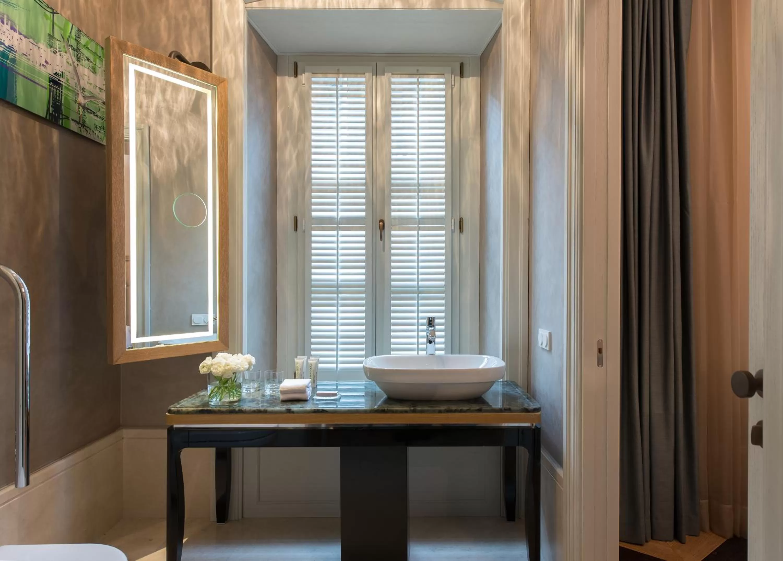 Bathroom, Bed in 10 Karakoy